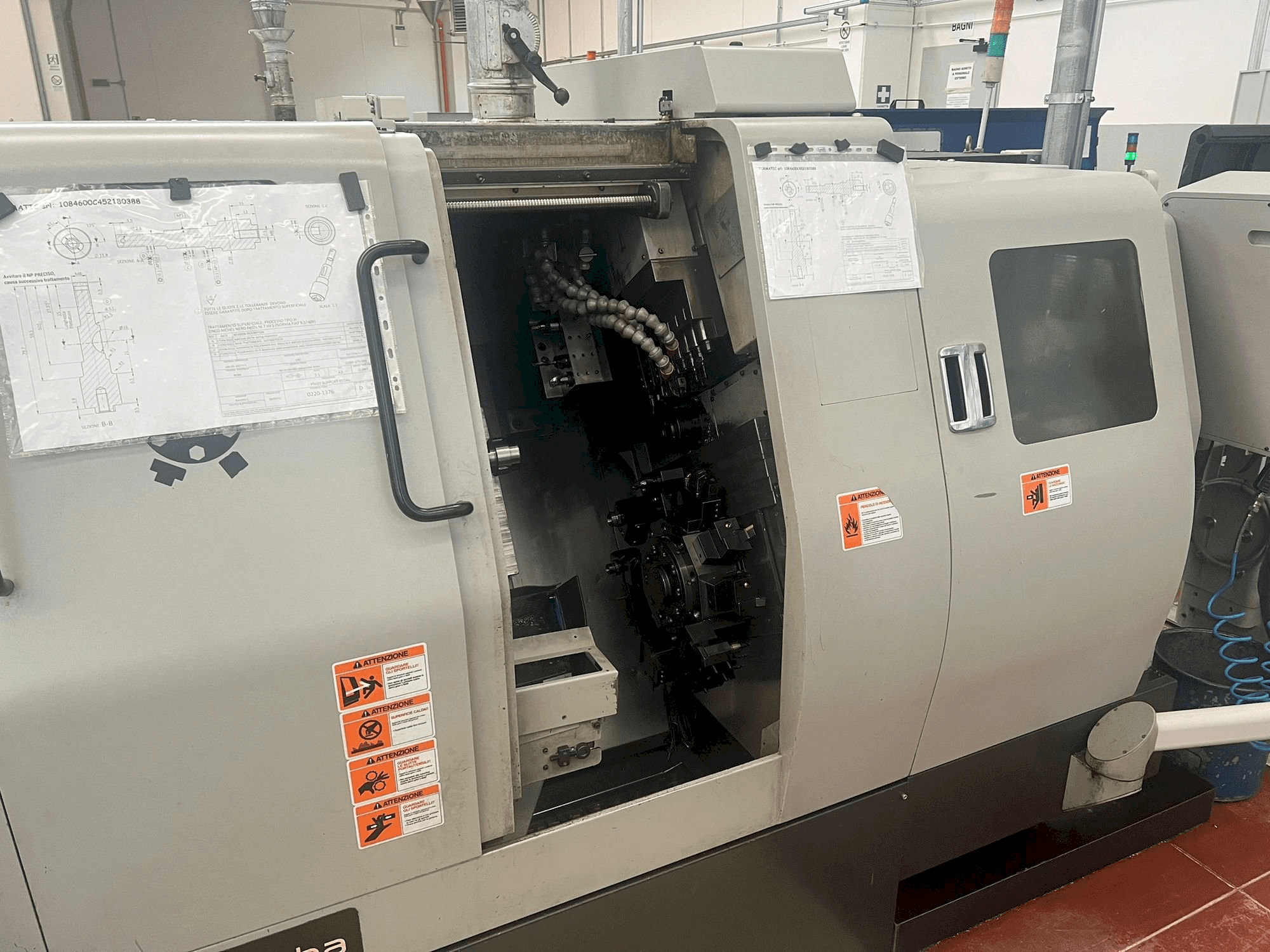 Hanwha STL 38 H Mašinos vaizdas iš priekio