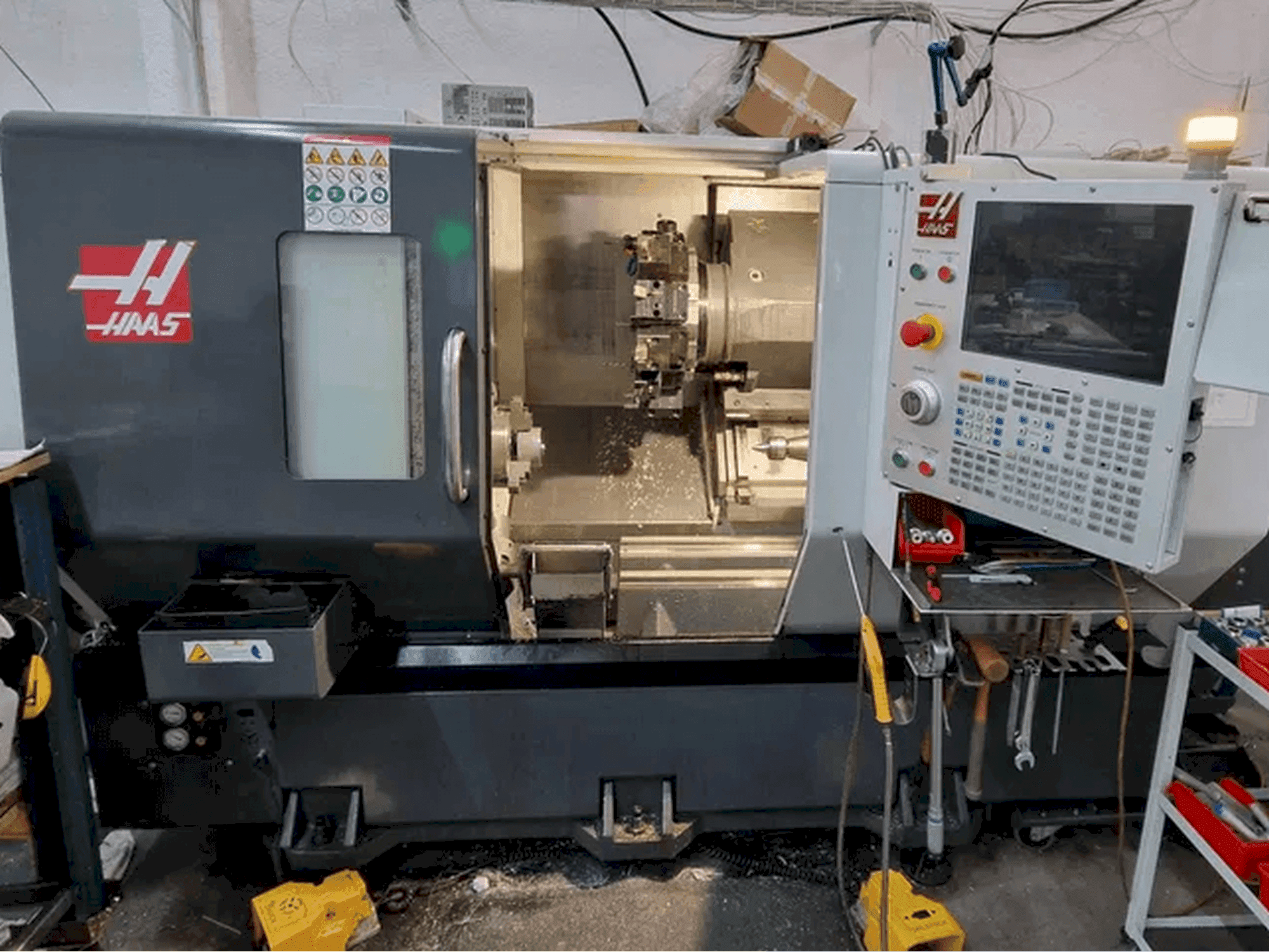 HAAS ST-20Y Mašinos vaizdas iš priekio