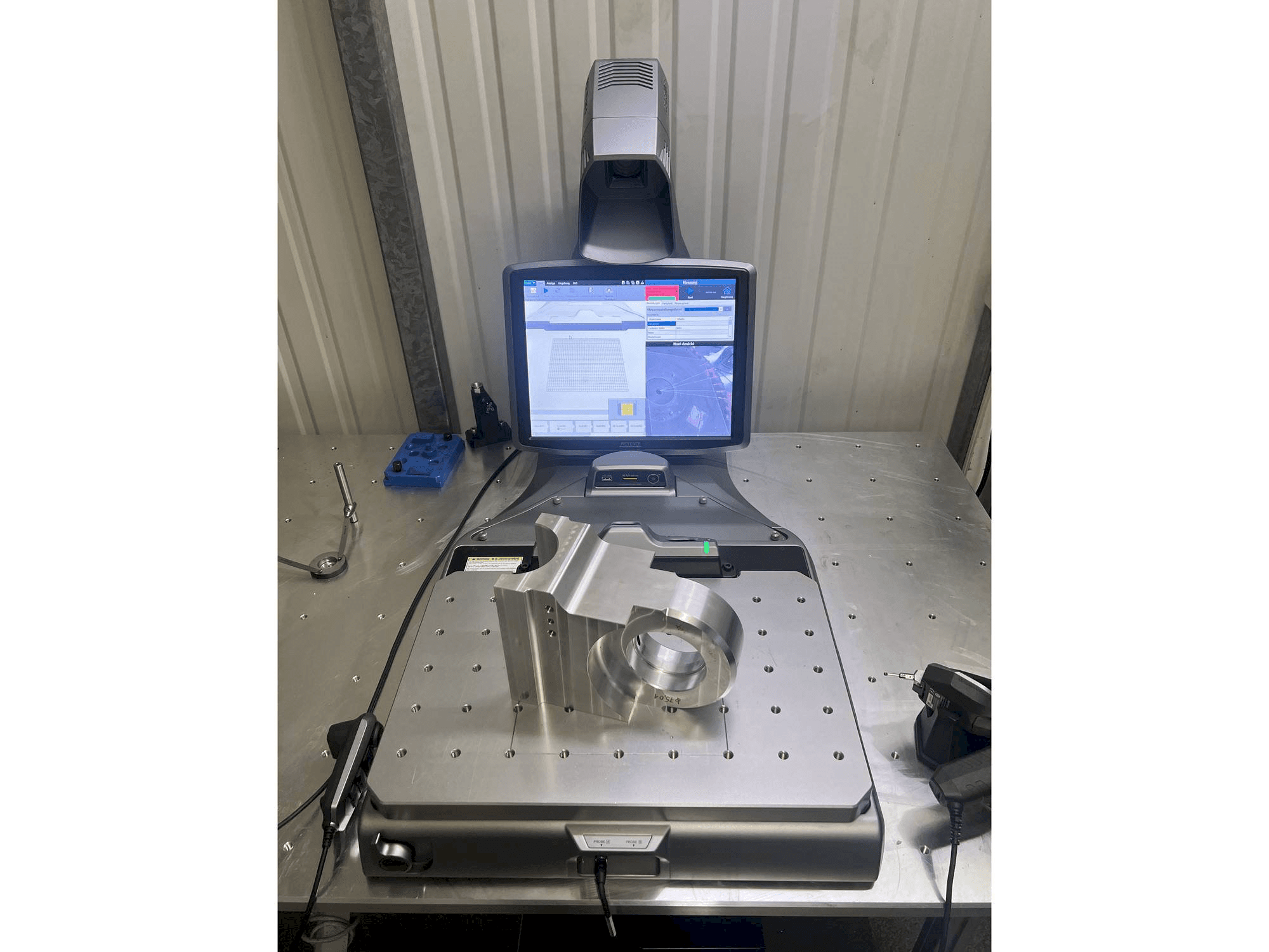 KEYENCE XM-C1000 Mašinos vaizdas iš priekio