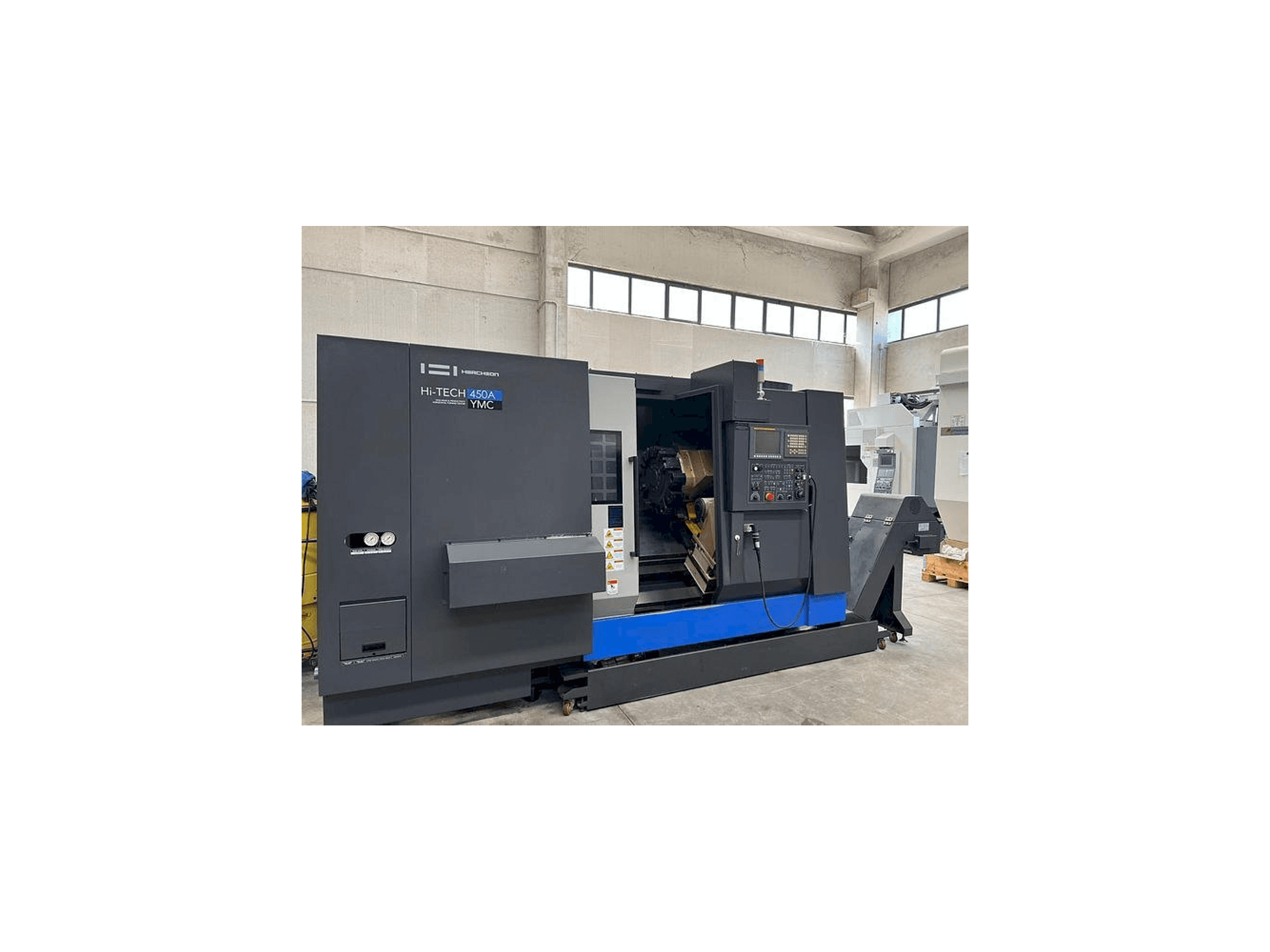 HWACHEON HI-ECO 450A YMC Mašinos vaizdas iš priekio