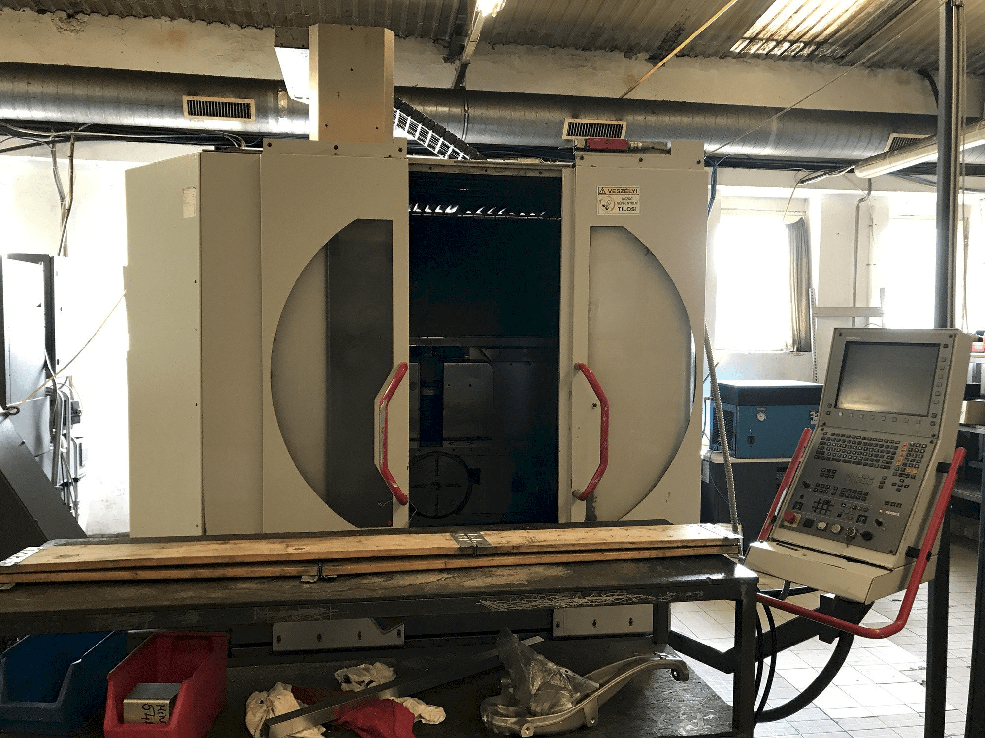 HERMLE B 300 U Mašinos vaizdas iš priekio