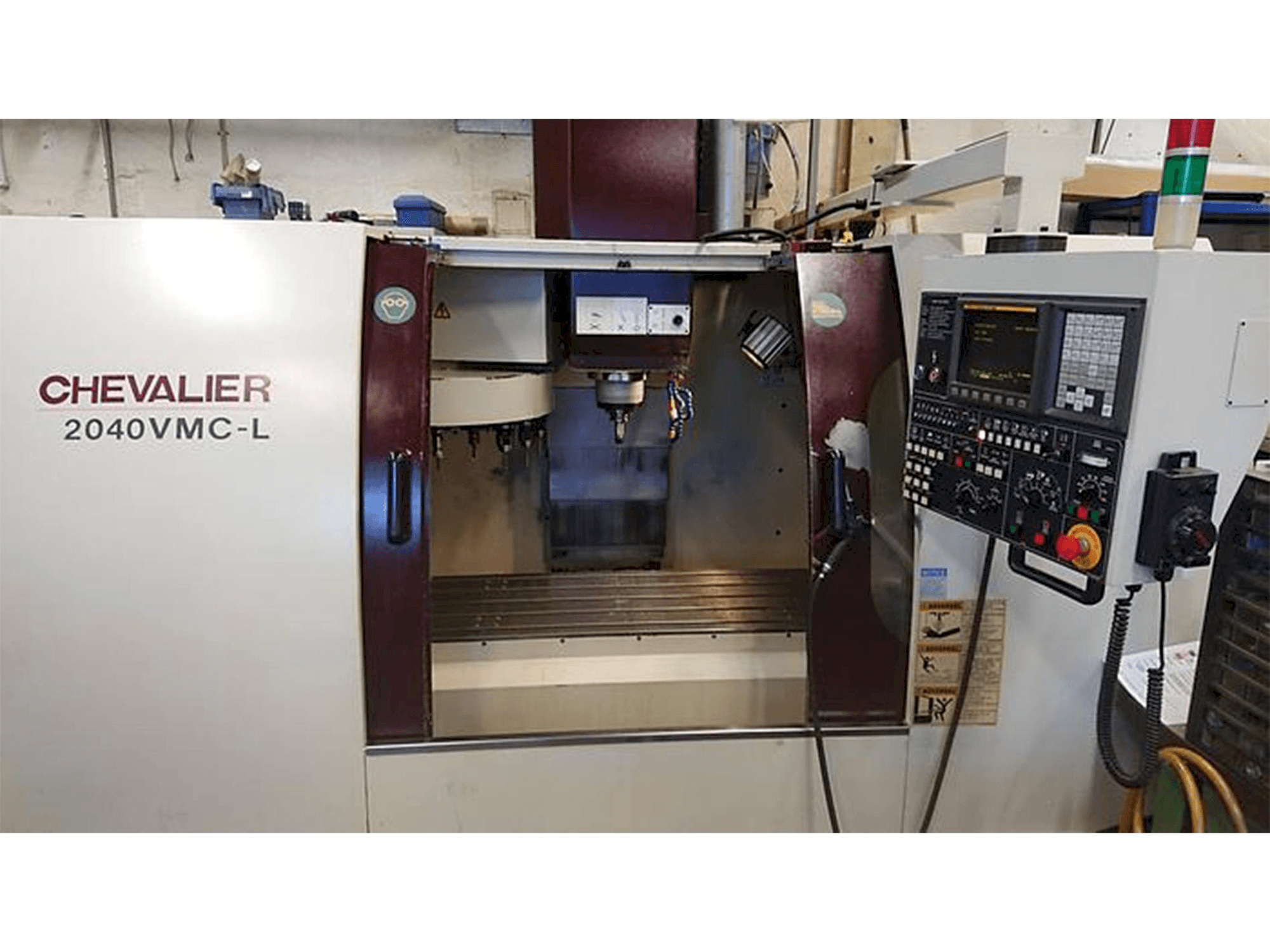 Chevalier 2040 VMC-L Mašinos vaizdas iš priekio