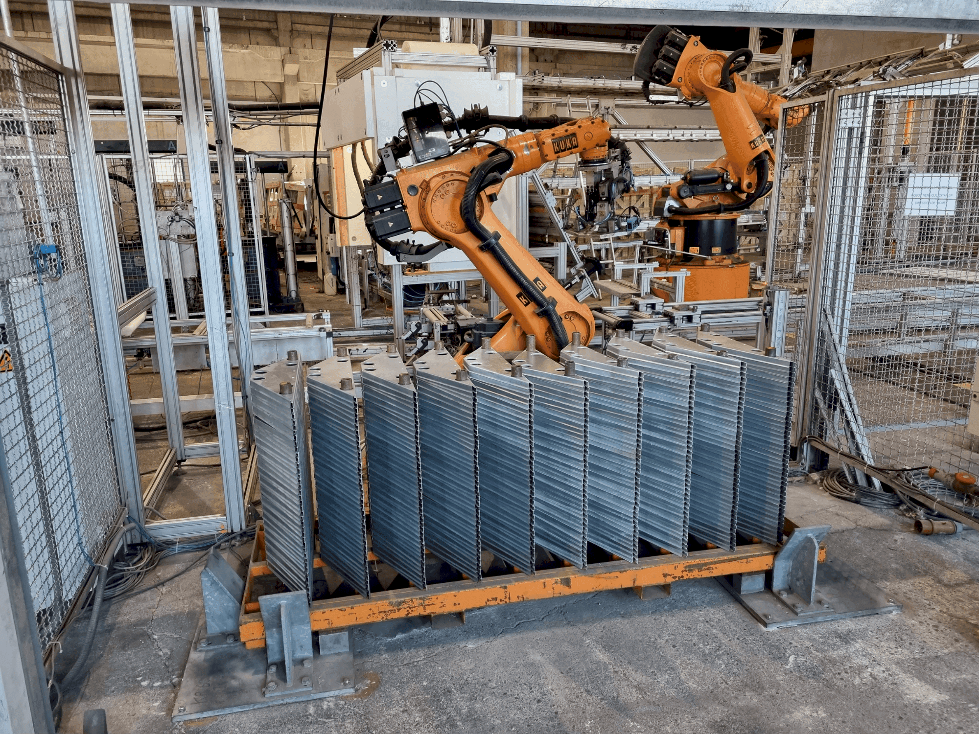 KUKA KR 360 L280-2 Mašinos vaizdas iš priekio