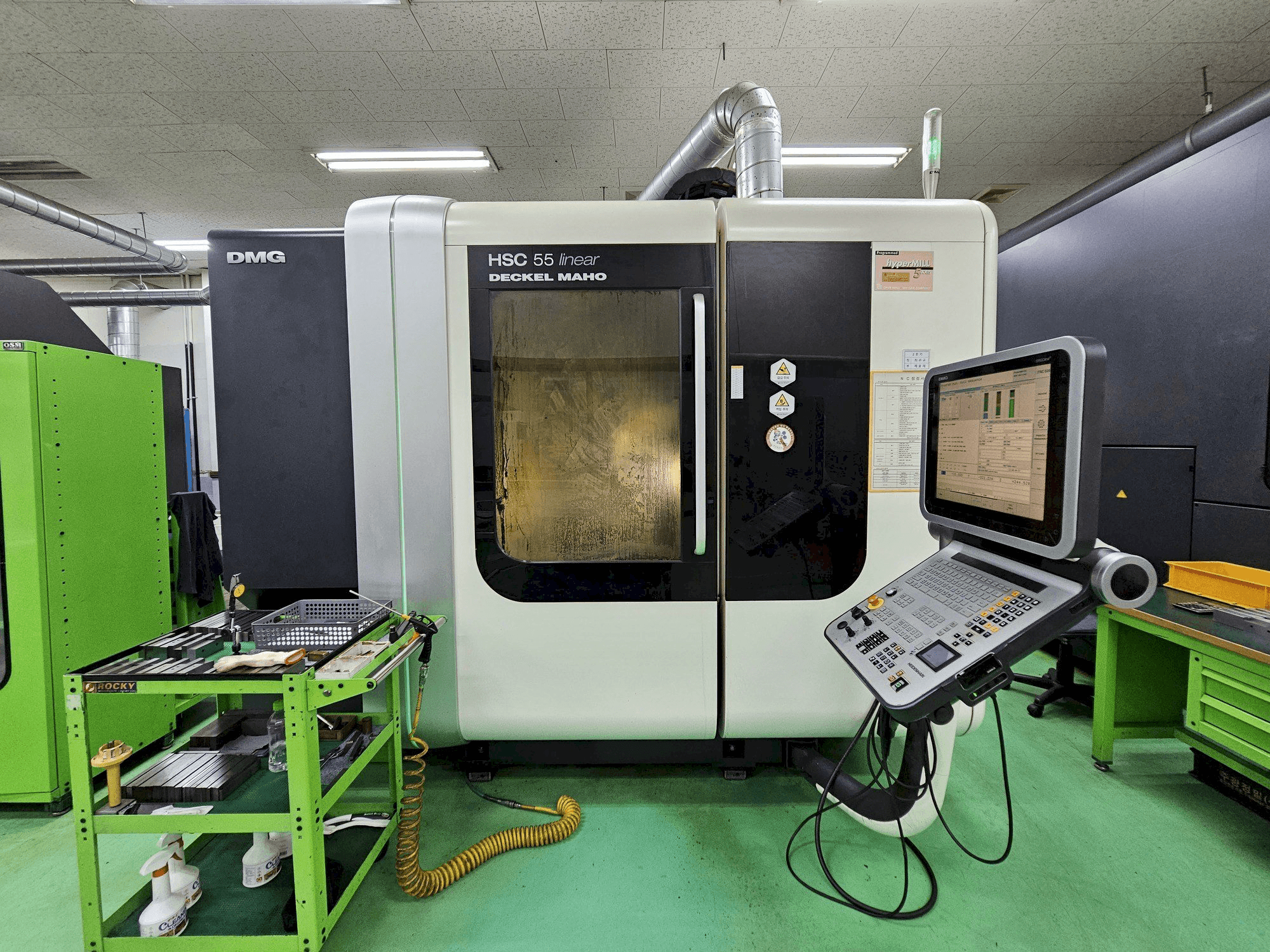 DECKEL MAHO HSC 55 linear Mašinos vaizdas iš priekio