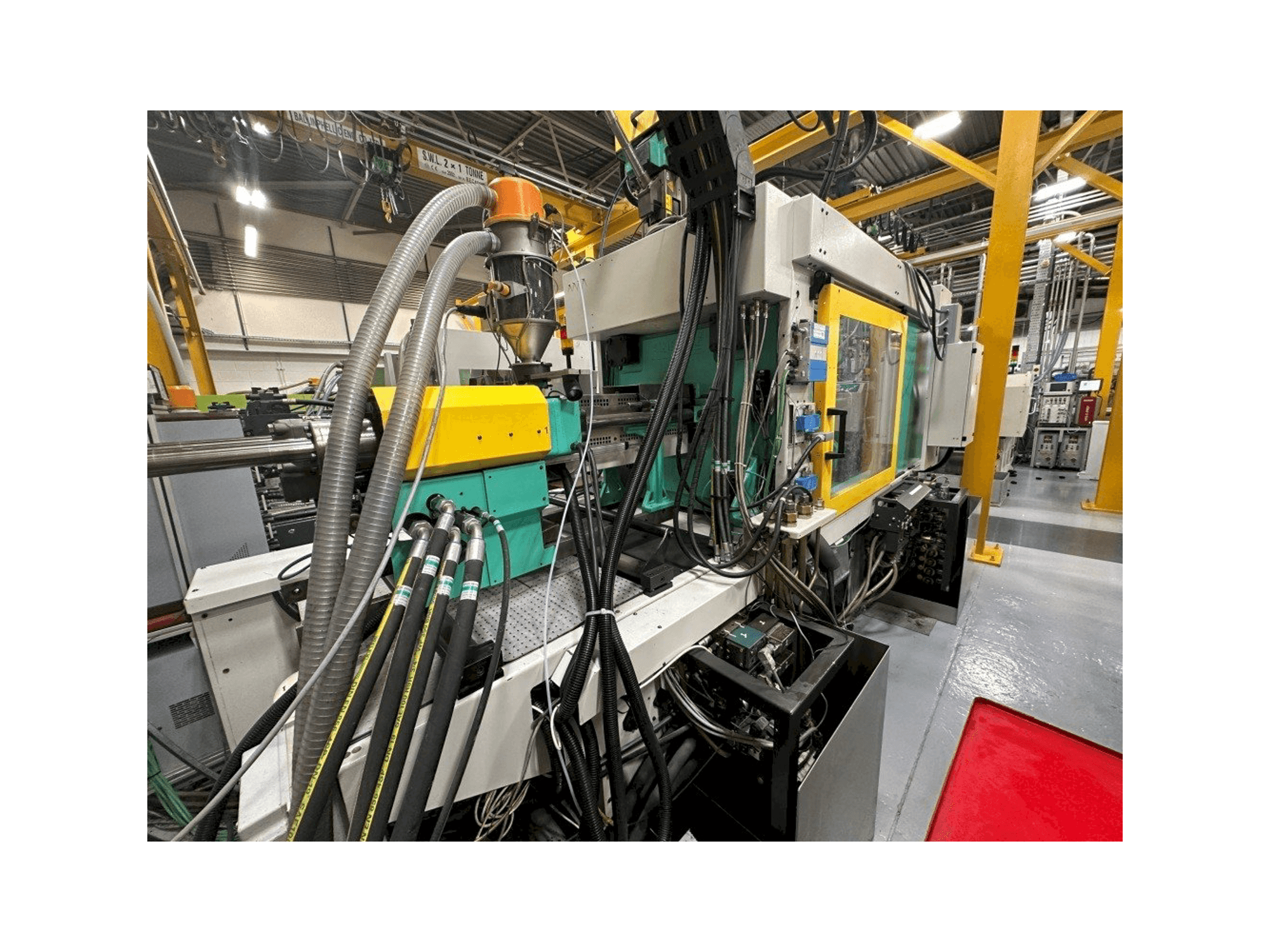 Arburg Allrounder 570C 2000 -350/150 Mašinos vaizdas iš kairės pusės