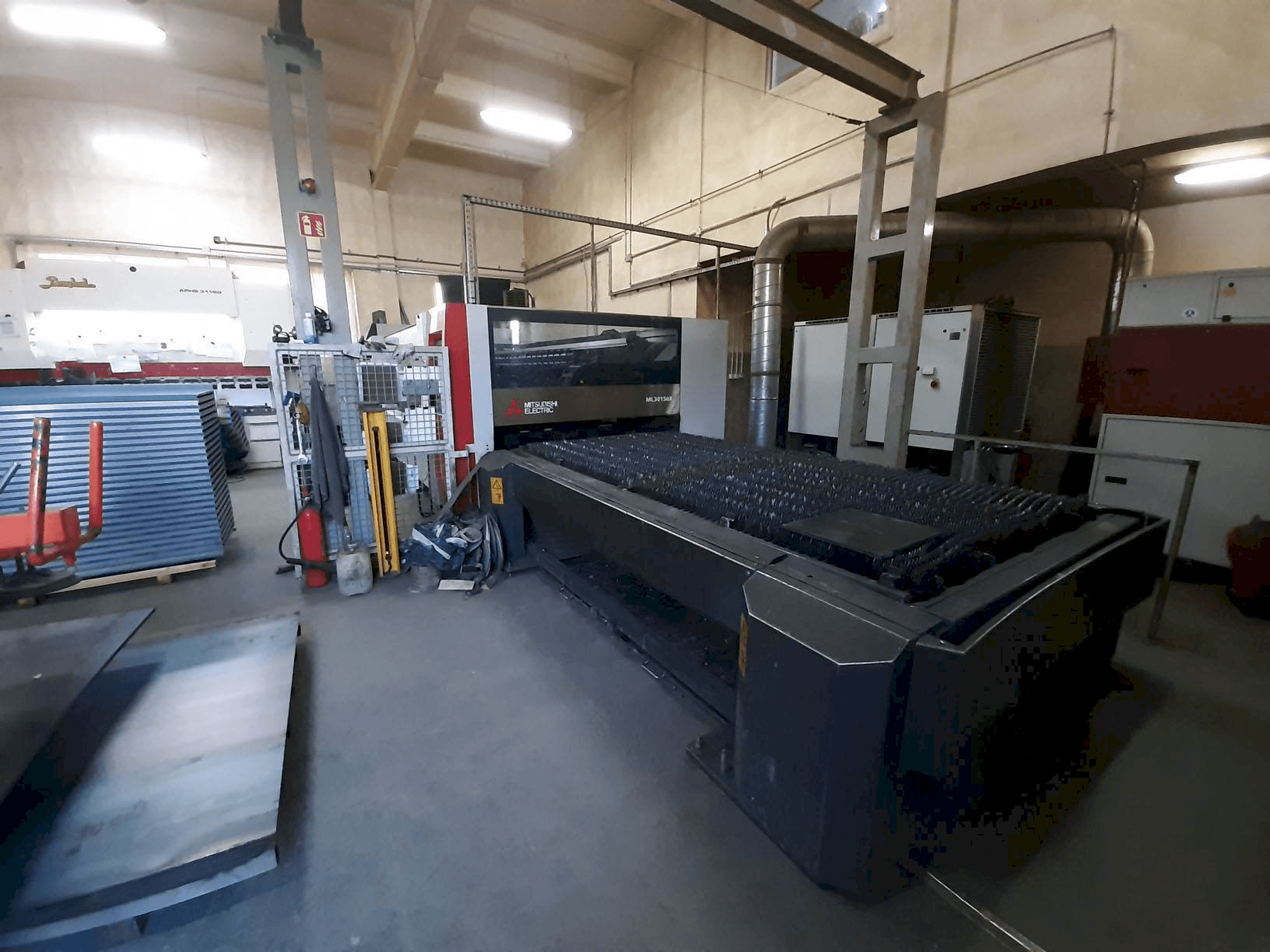 Mitsubishi ML3015 eX(S2)-450F-R Mašinos vaizdas iš priekio