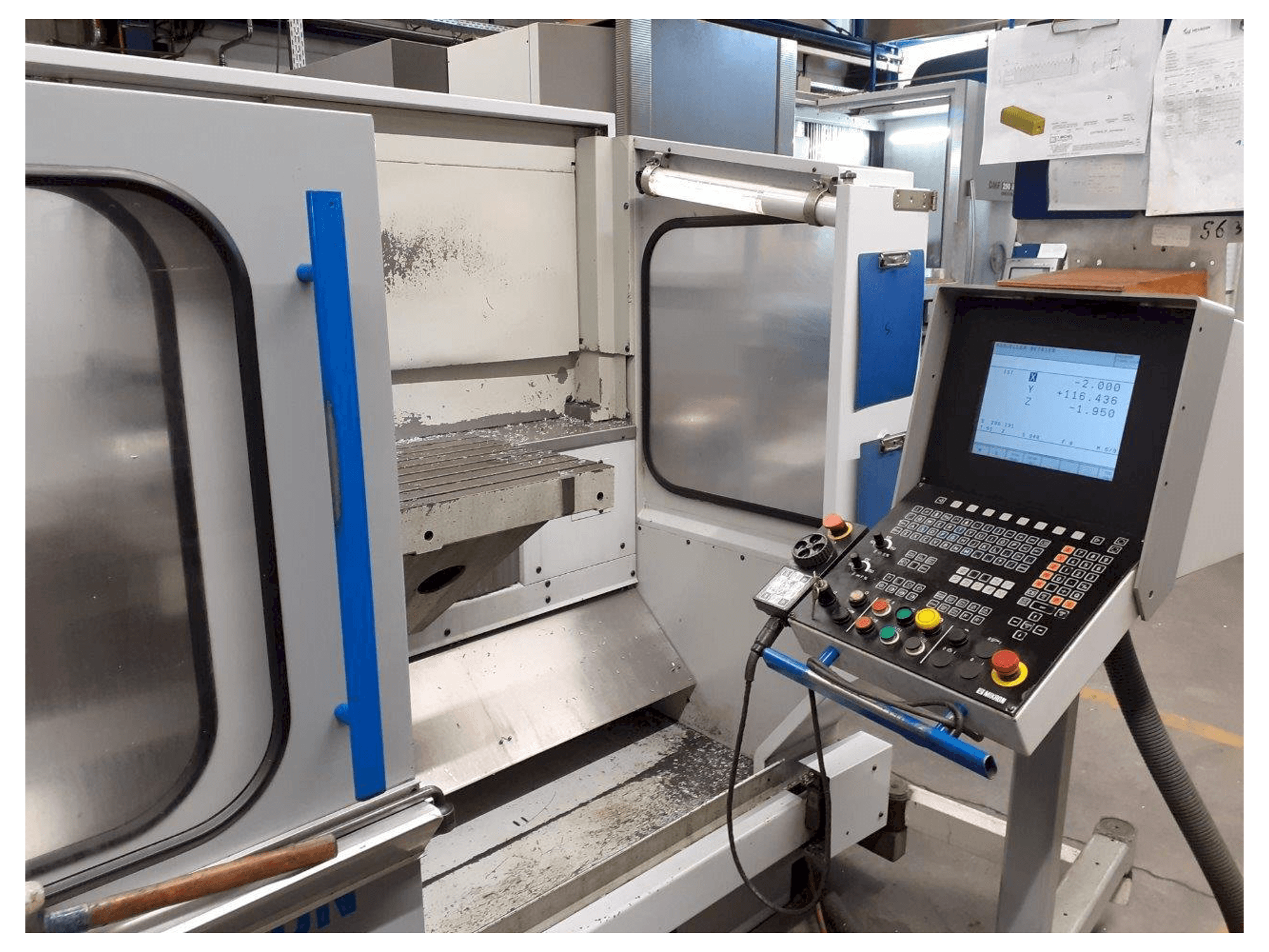 MIKRON UME 600 Mašinos vaizdas iš priekio