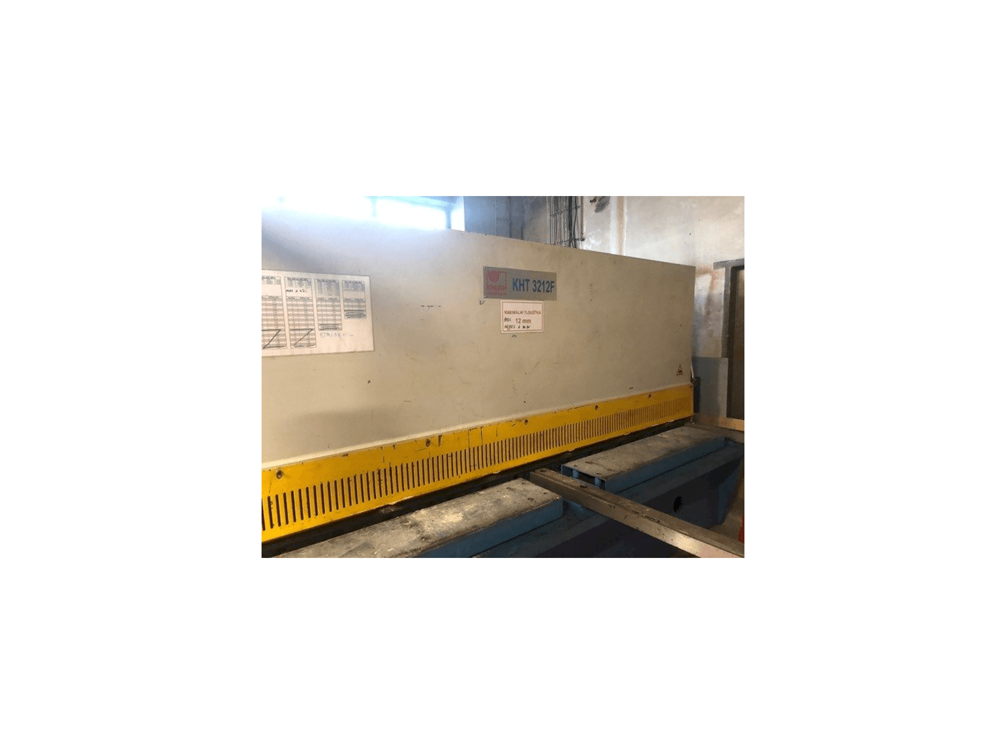 KNUTH KHT 3212 F Mašinos vaizdas iš priekio