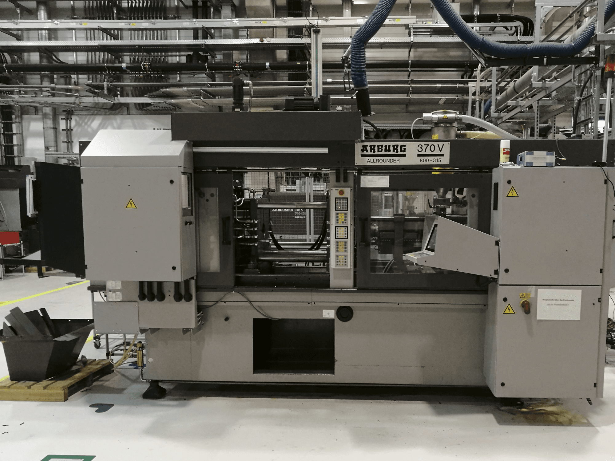 Arburg 370V 800-315 Mašinos vaizdas iš priekio