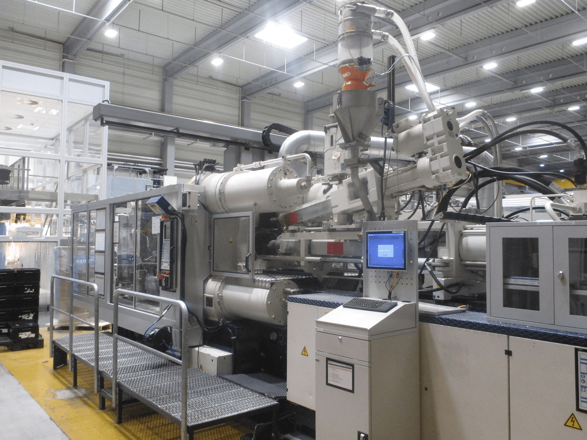 Krauss Maffei 575-1900-520-C2 Mašinos vaizdas iš priekio