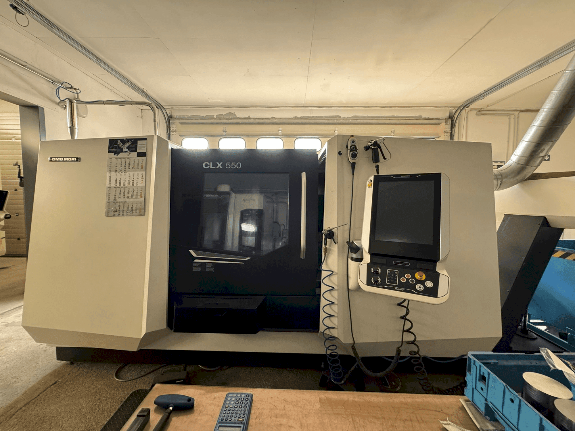 DMG MORI CLX 550 V6 Mašinos vaizdas iš priekio