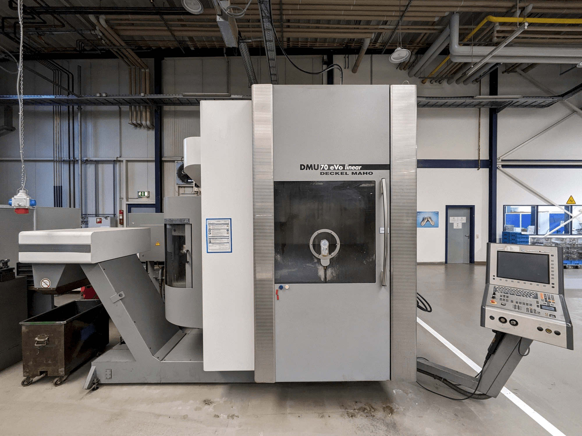 DECKEL MAHO DMU70 eVo linear Mašinos vaizdas iš priekio