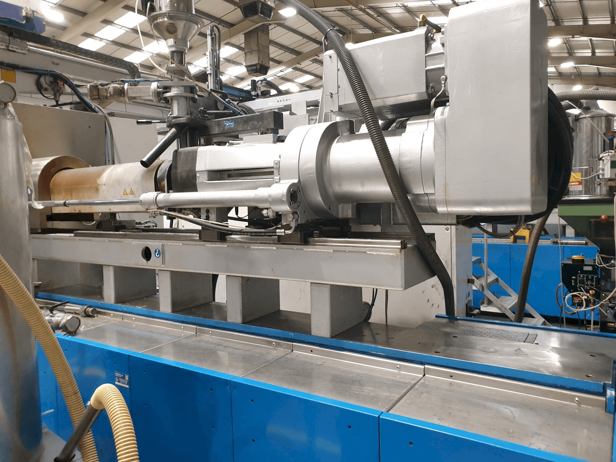 Netstal EVOS 5500-2000 Mašinos vaizdas iš priekio