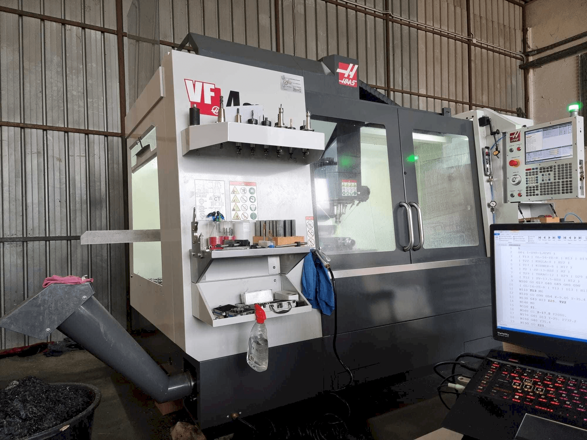 HAAS VF4SS Mašinos vaizdas iš priekio