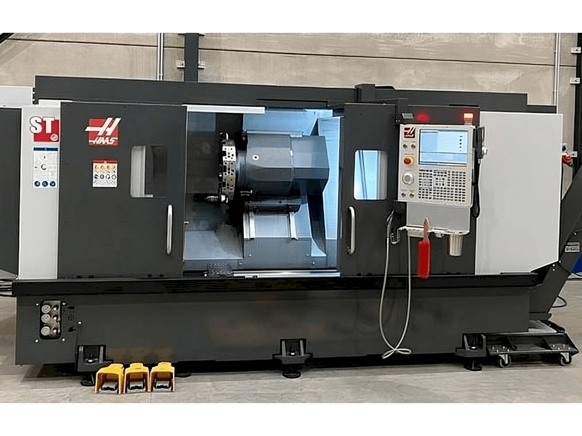 HAAS ST-35L Mašinos vaizdas iš priekio