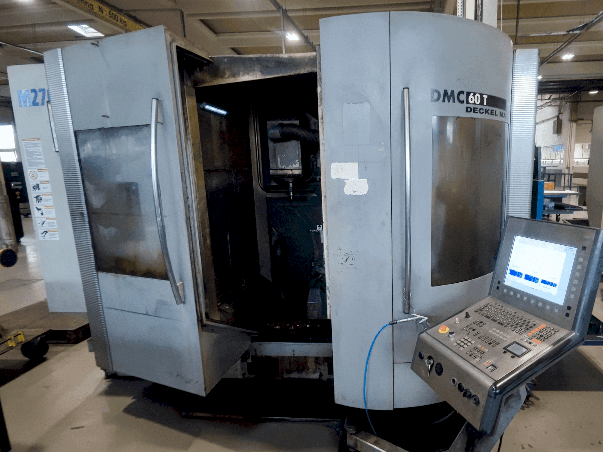 DECKEL MAHO DMC 60T Mašinos vaizdas iš priekio