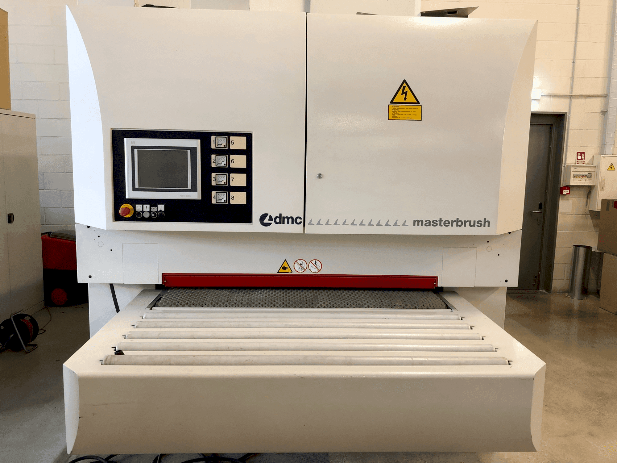DMC MASTERBRUSH MB 1350 M4 (2011) Mašinos vaizdas iš priekio