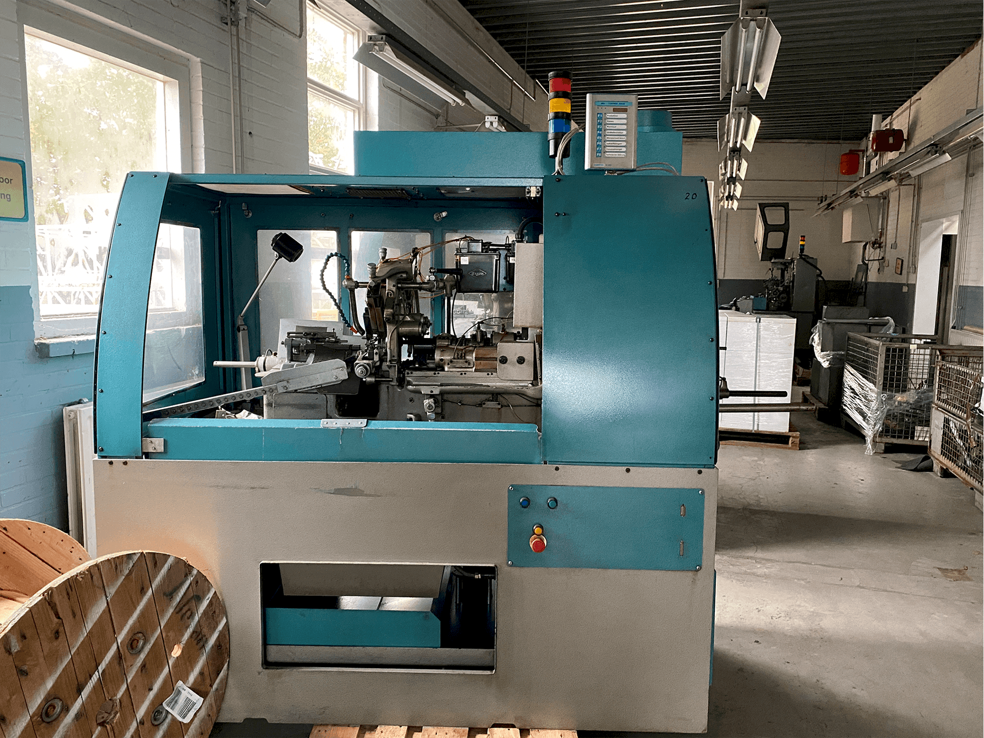 Tornos-Bechler NAT-125 vario Mašinos vaizdas iš priekio