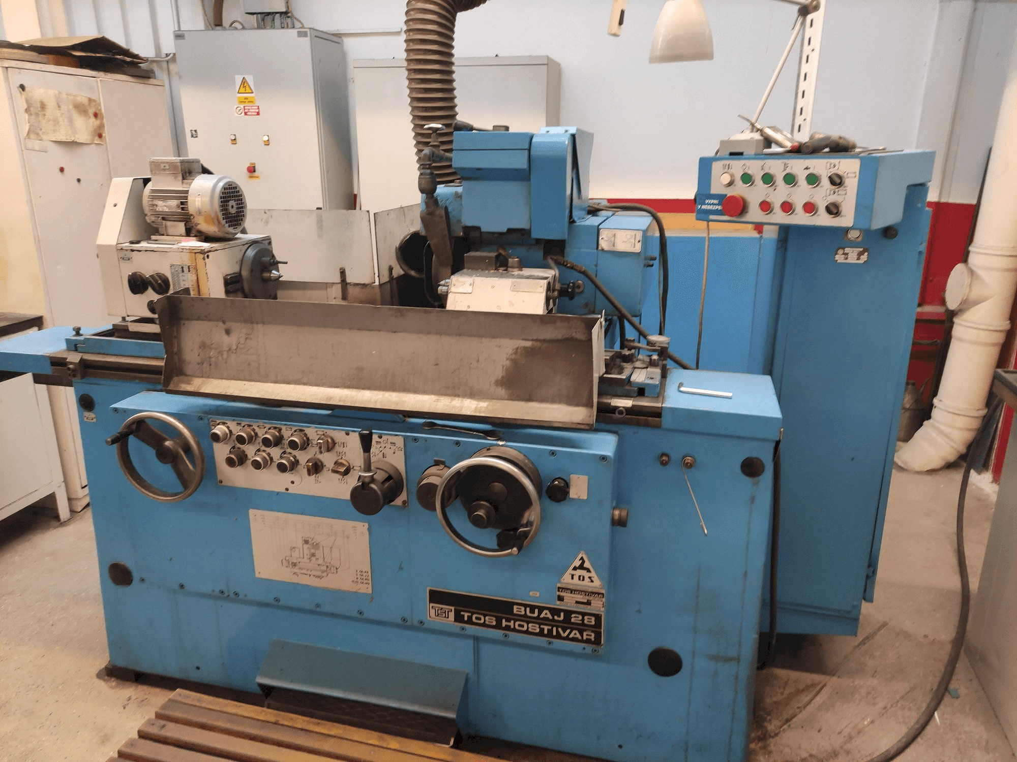 TOS BUAJ 28 Mašinos vaizdas iš priekio