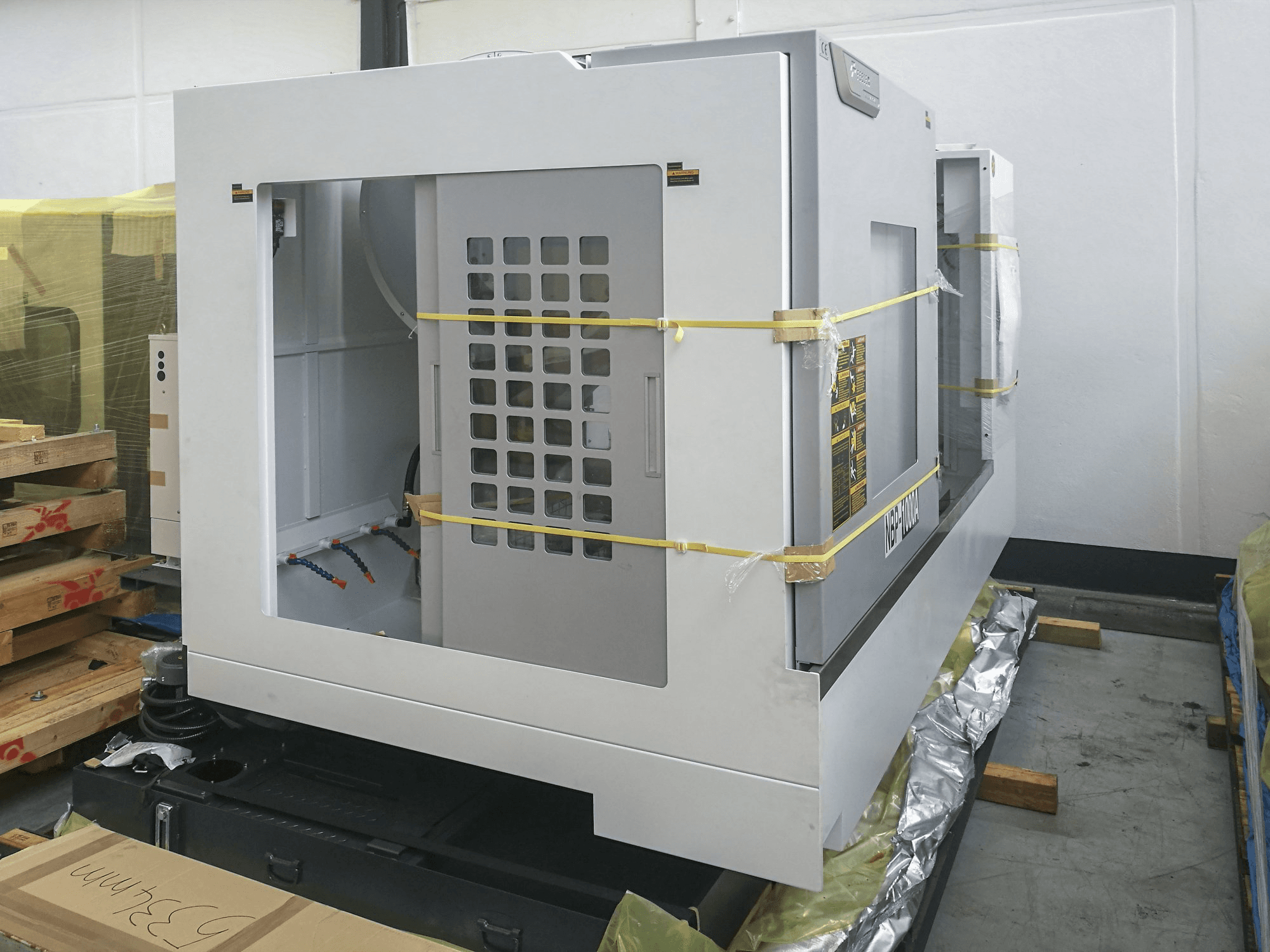 Feeler NBP-1000A Mašinos kairės pusės vaizdas