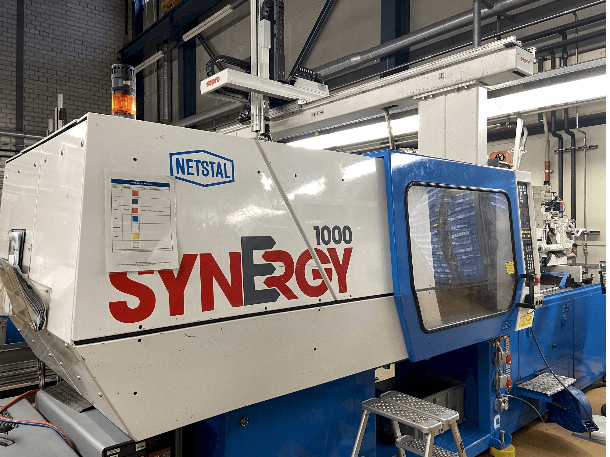 Netstal SYNERGY 1000-230 Mašinos vaizdas iš priekio