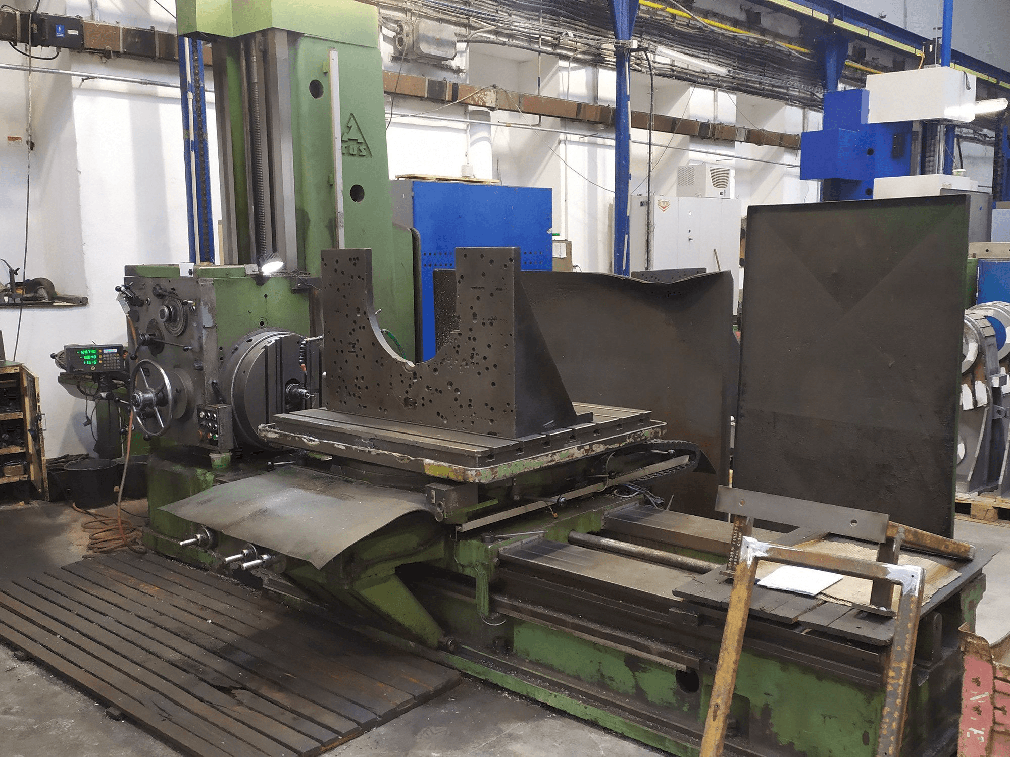 TOS H 100 Mašinos vaizdas iš priekio