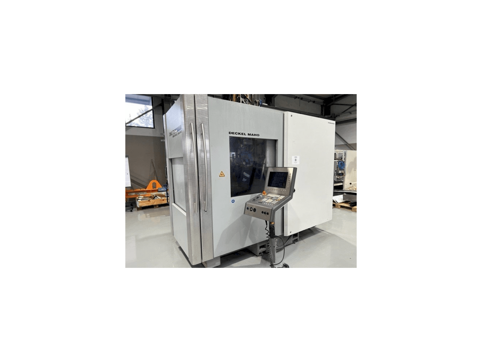 DECKEL MAHO DMC 75 V linear Mašinos vaizdas iš priekio