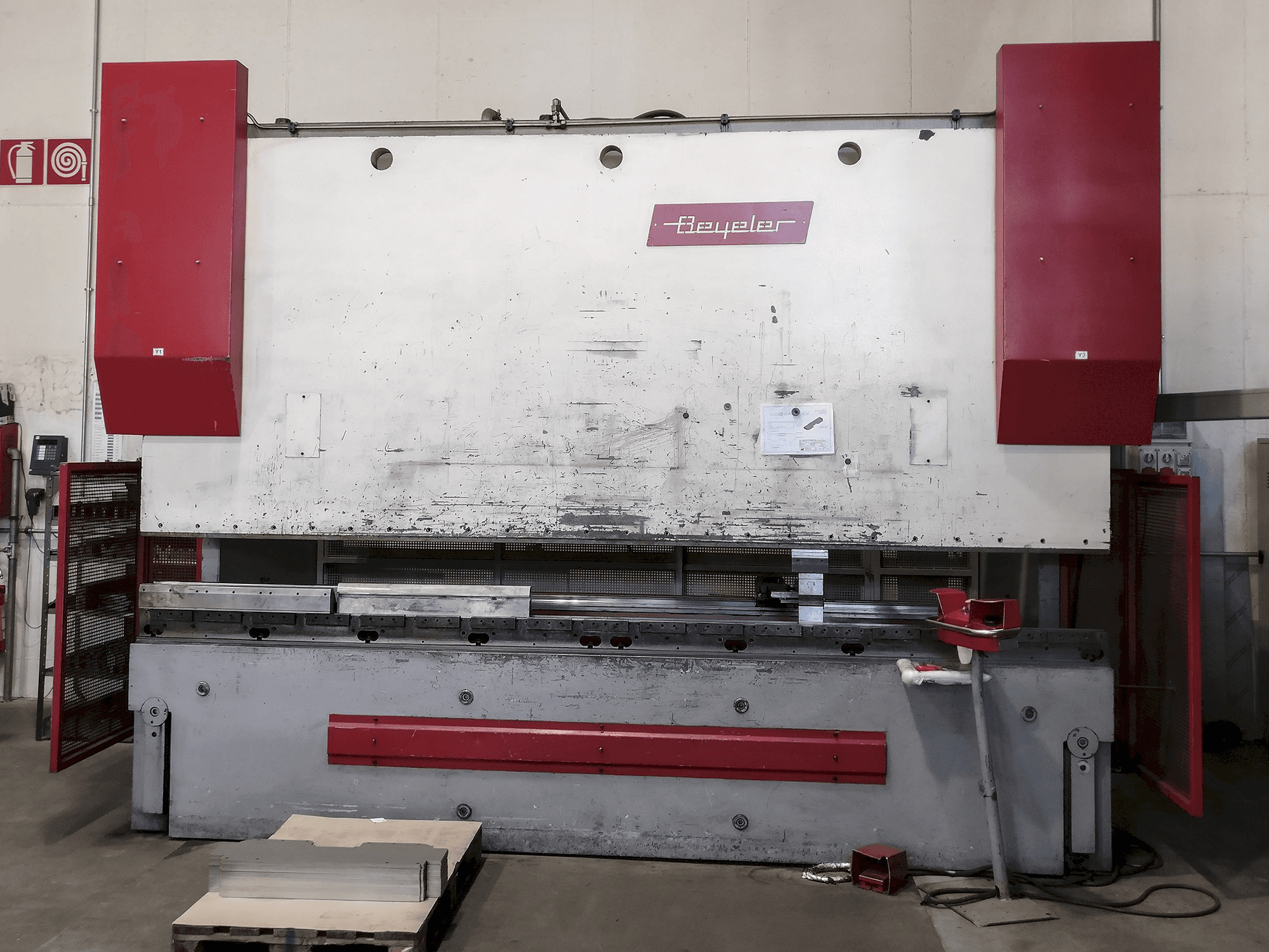 BEYELER PR6 Mašinos vaizdas iš priekio