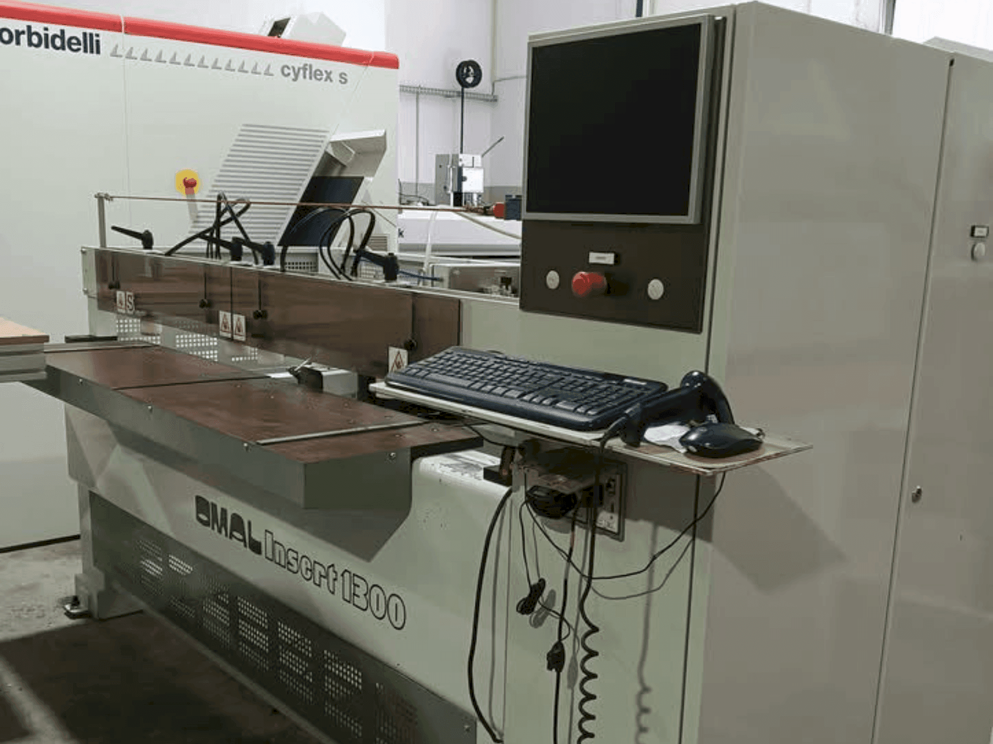 OMAL Insert 1300 Mašinos vaizdas iš priekio