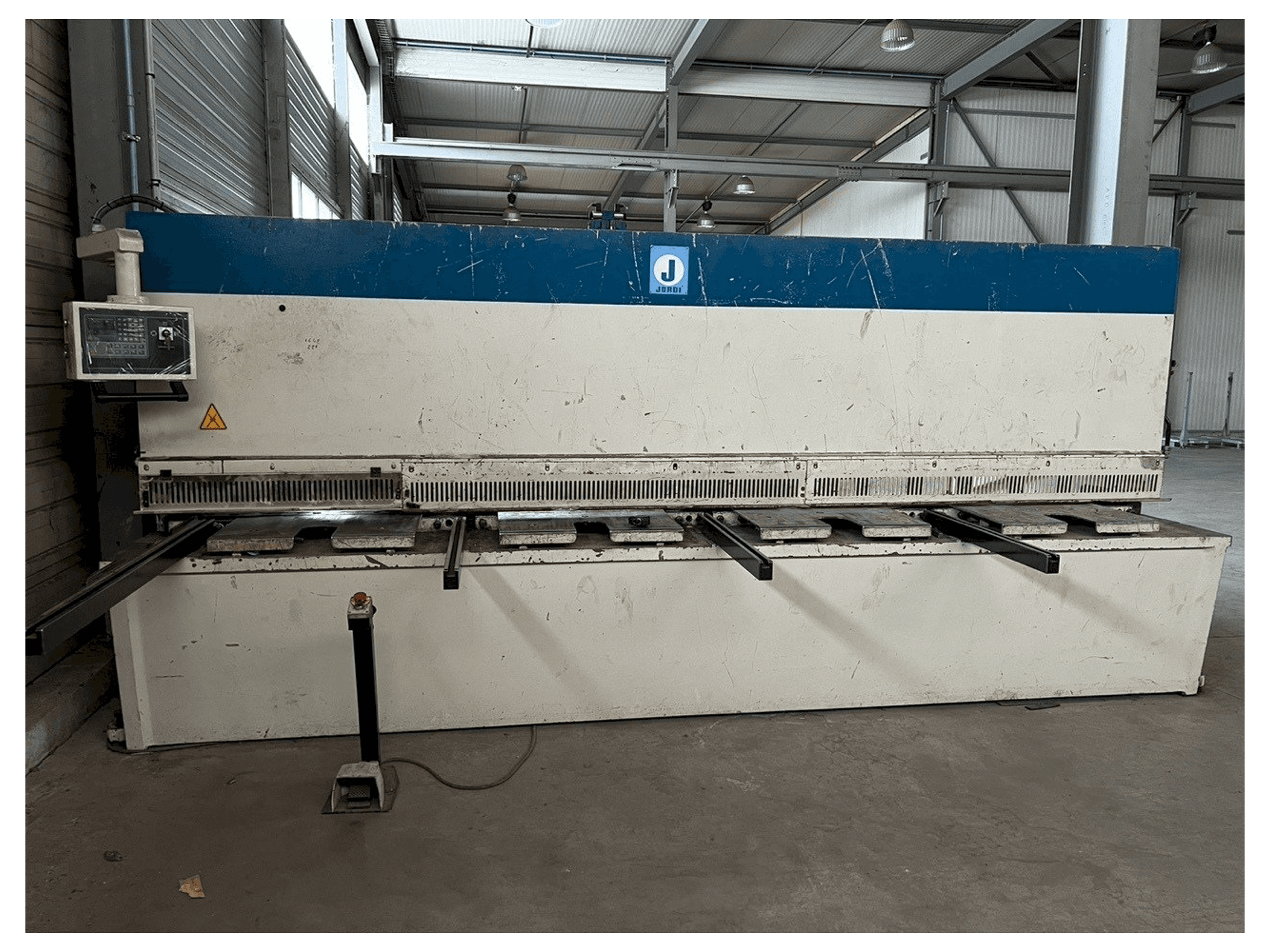 JORDI CH 413 Mašinos vaizdas iš priekio