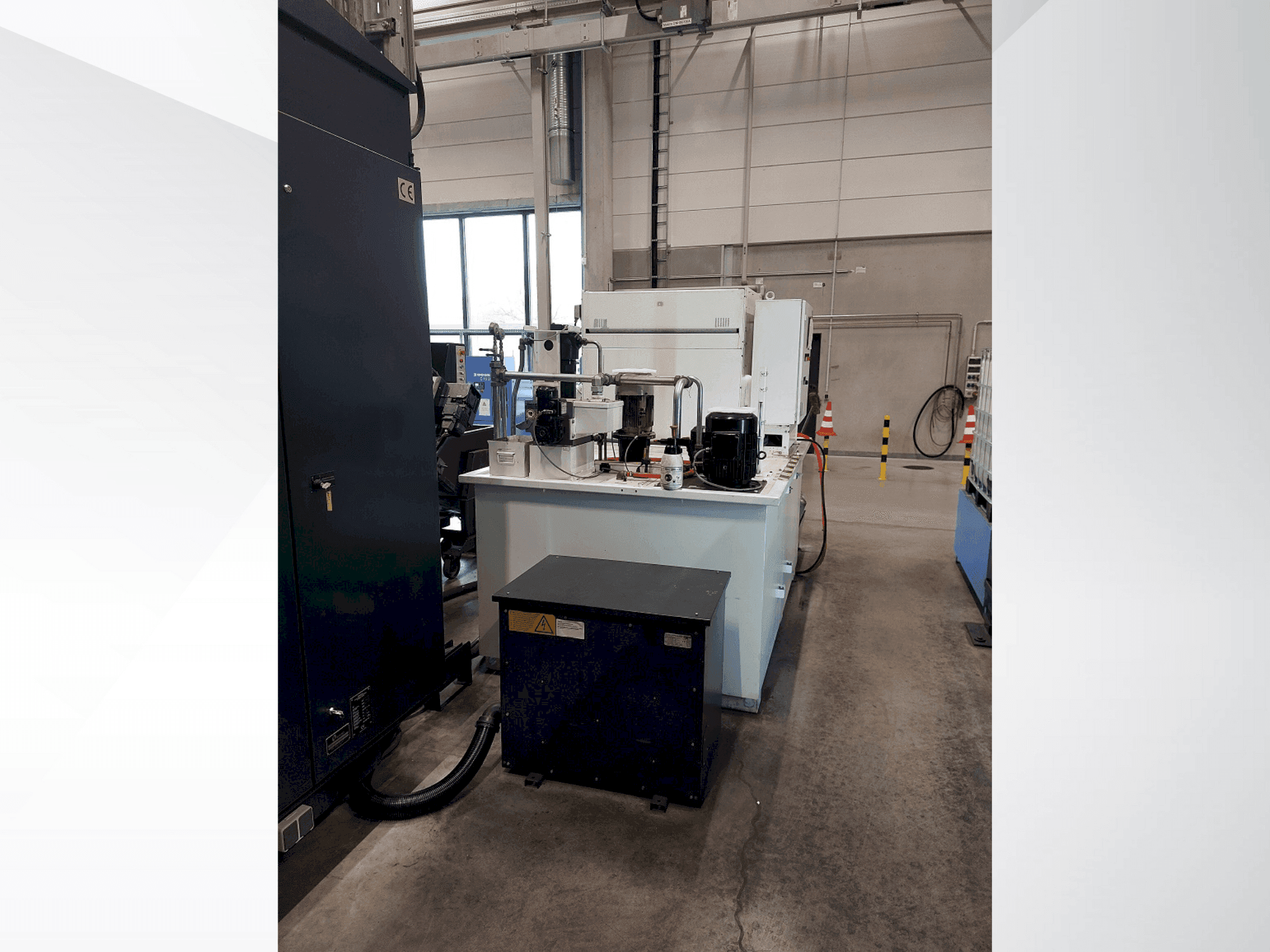 Makino a81 Mašinos vaizdas iš šono