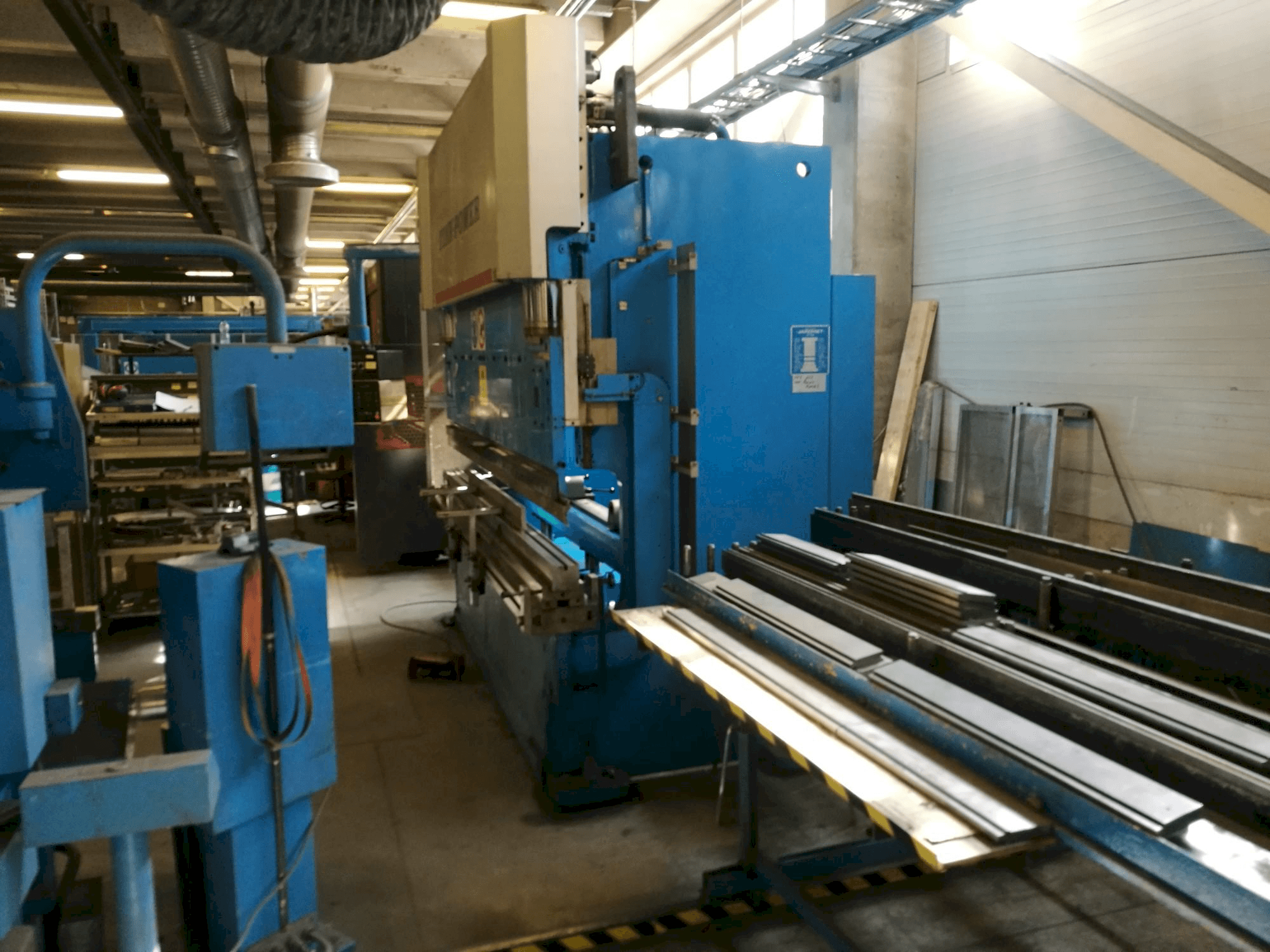 Finn-Power JAROMET CNC J 100 -3000 Mašinos vaizdas iš priekio