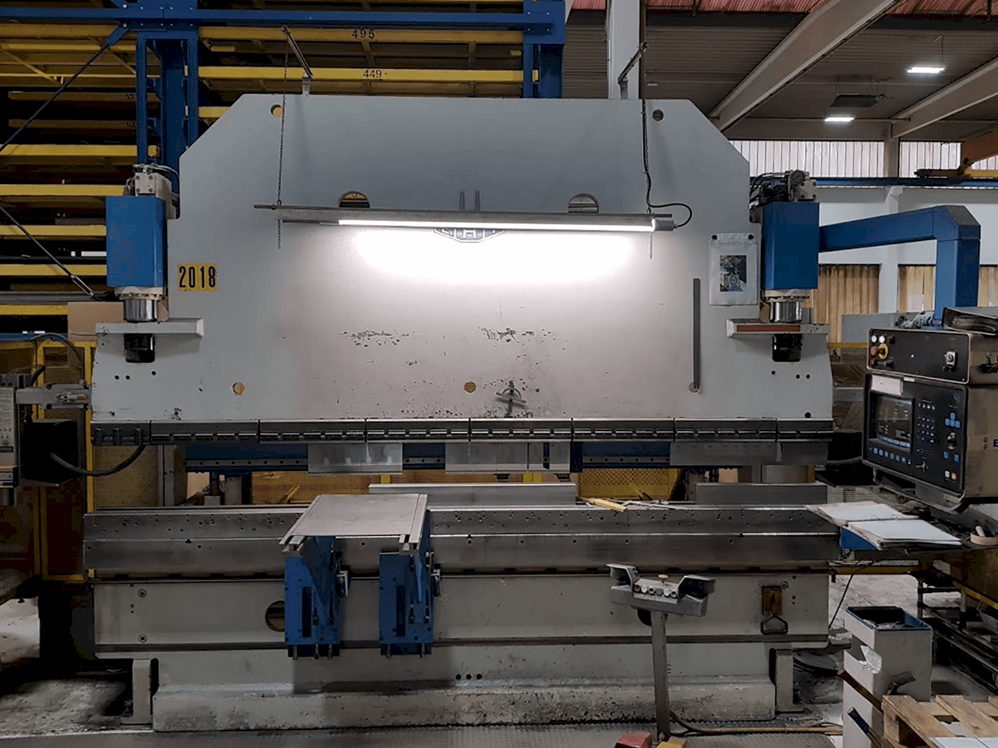 EHT EHPS 11-35 Mašinos vaizdas iš priekio