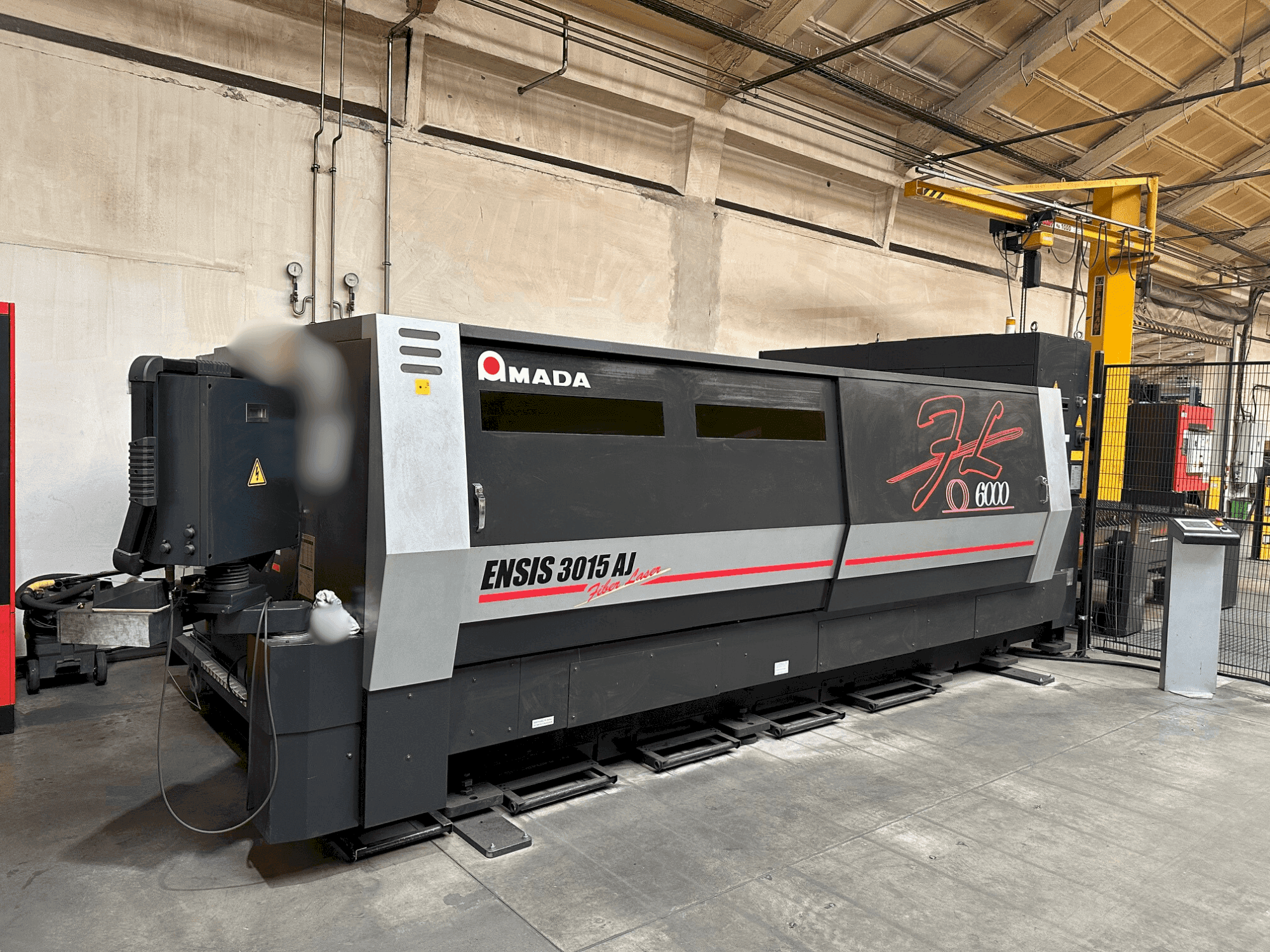 AMADA ENSIS-3015 AJ Mašinos vaizdas iš priekio