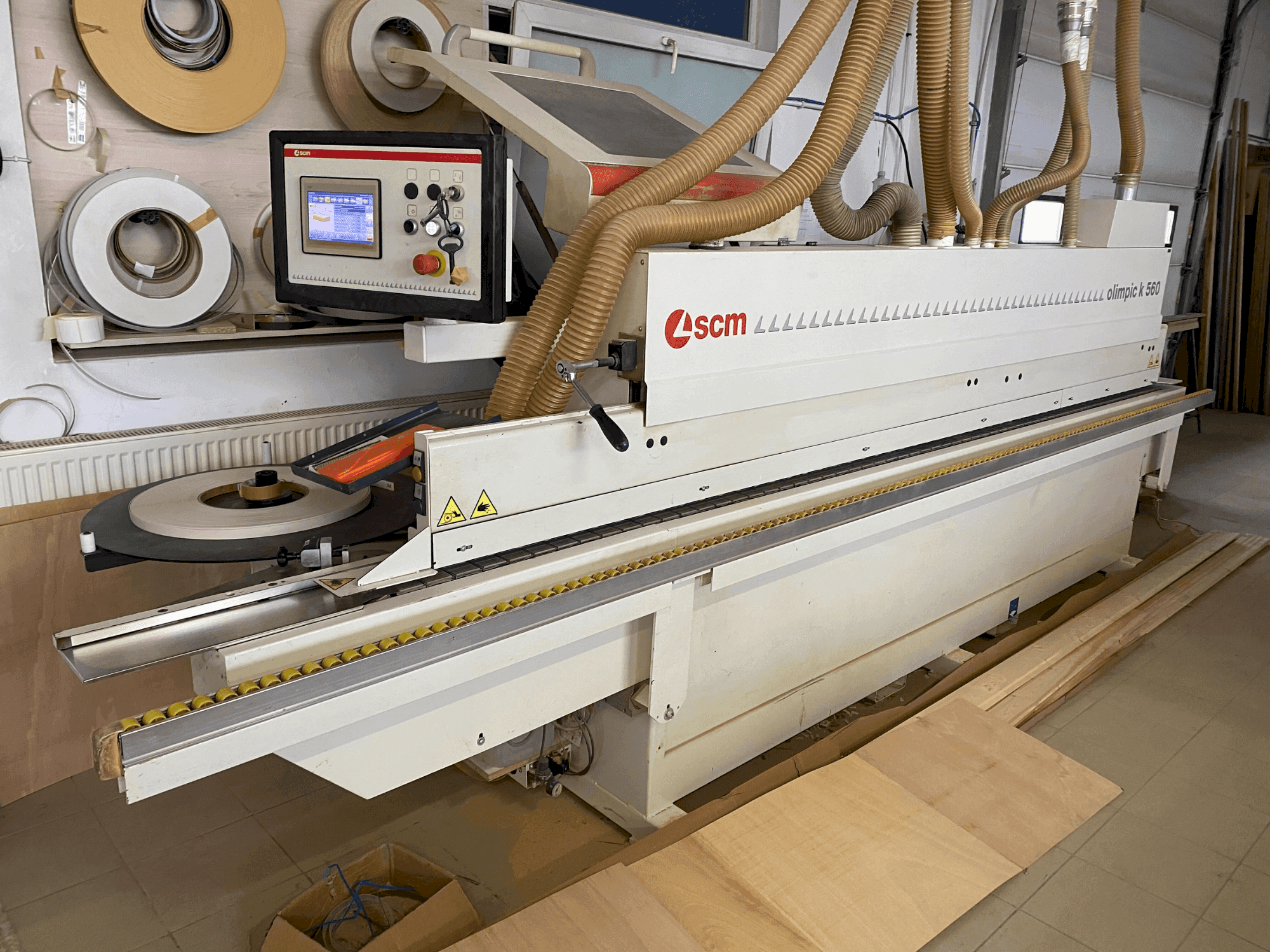 SCM OLIMPIC K 560 Mašinos vaizdas iš priekio