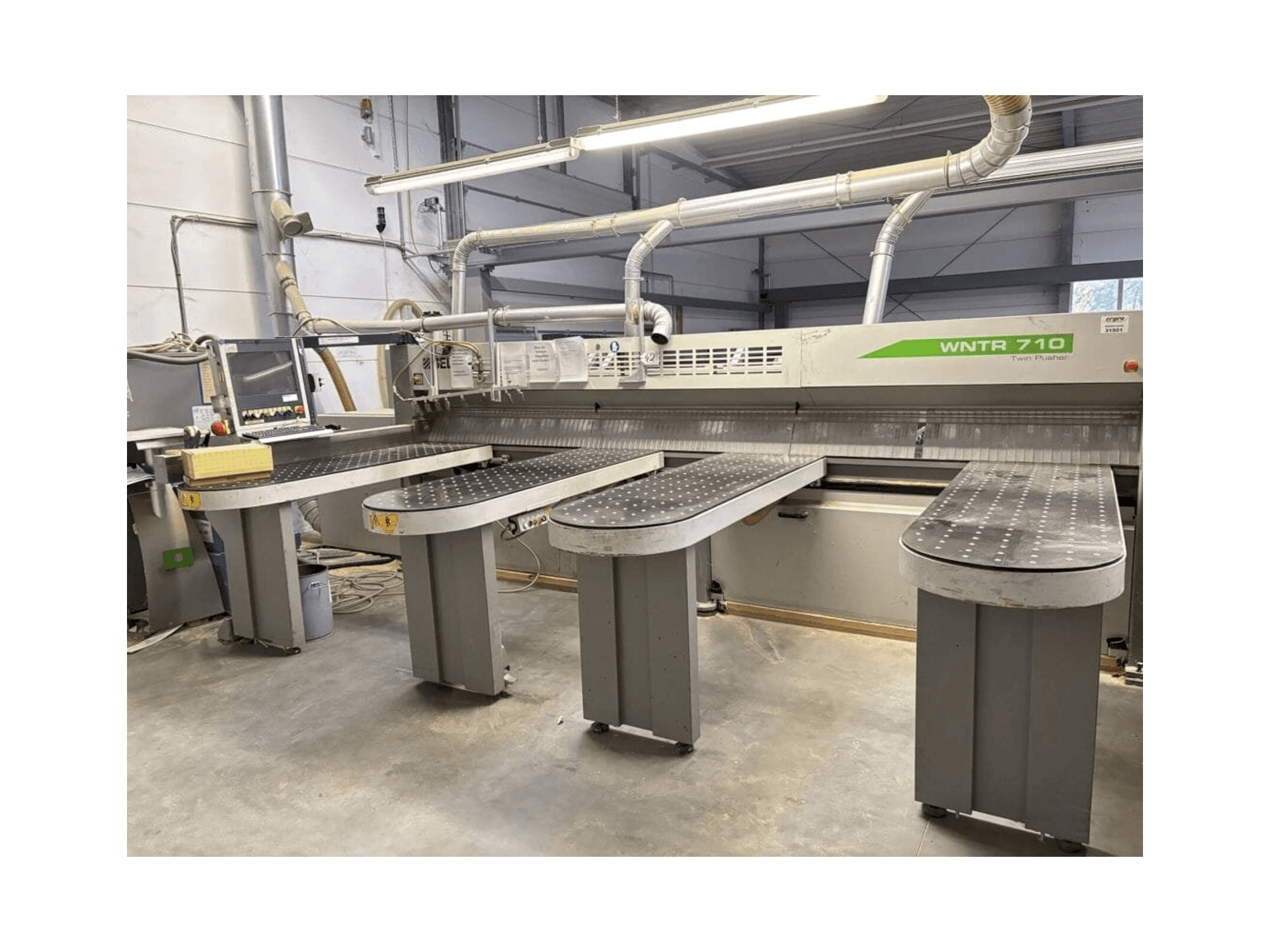 SELCO WNTR 710 Mašinos vaizdas iš priekio