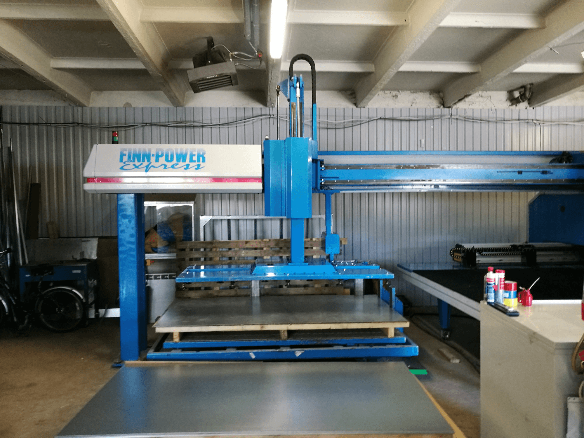 Finn-Power A5-20 SB Mašinos vaizdas iš priekio