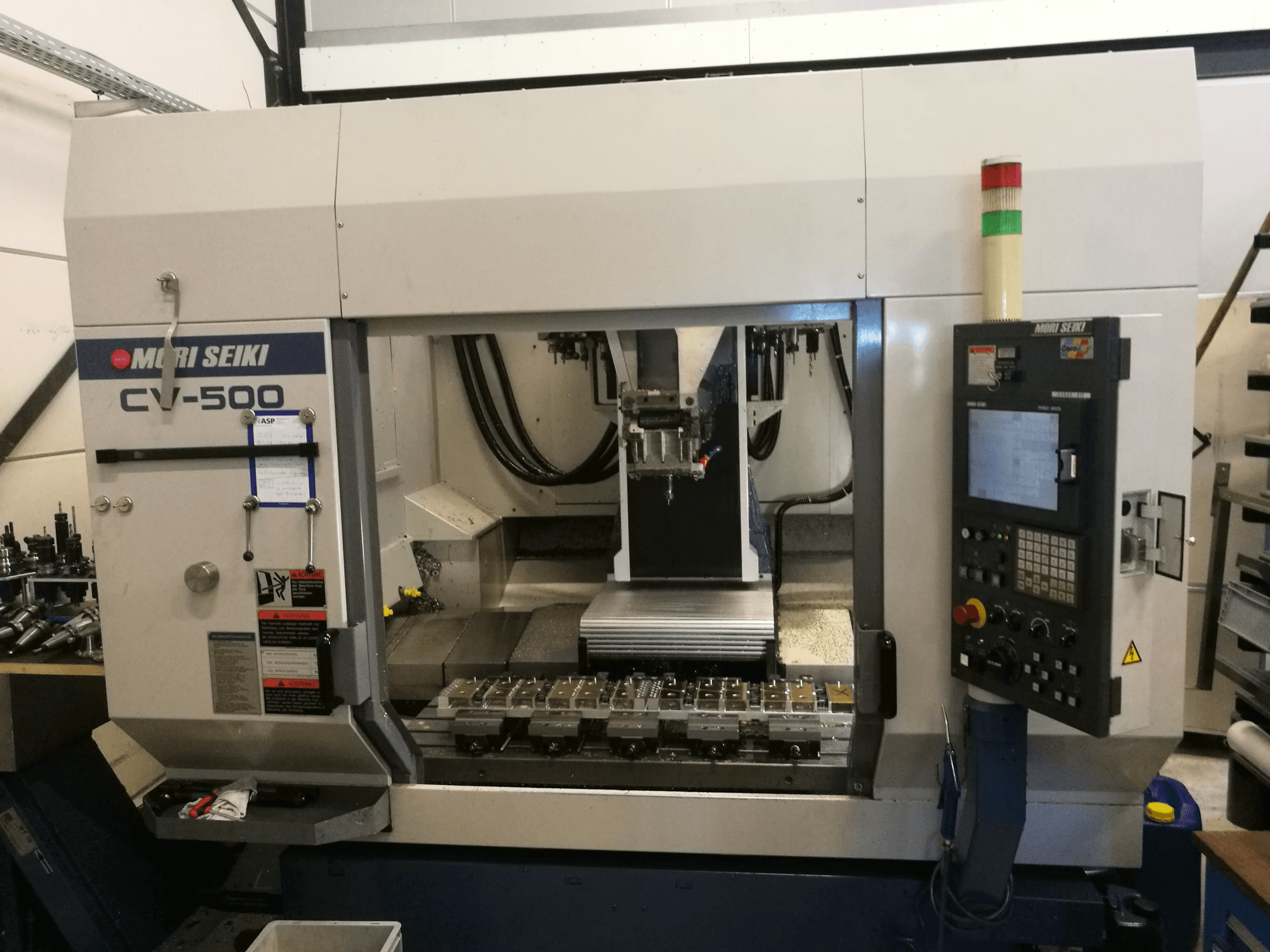 MORI SEIKI CV-500B Mašinos vaizdas iš priekio