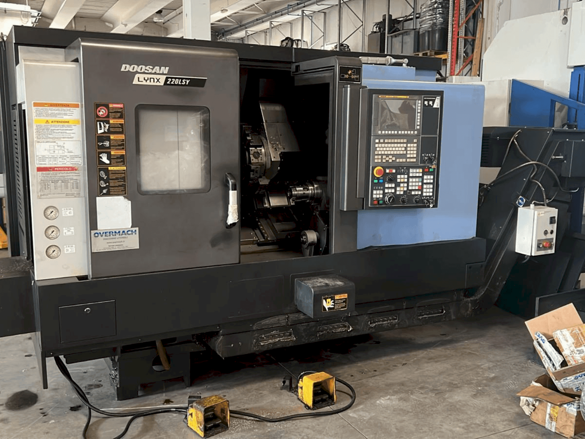 DOOSAN DOOSAN LYNX 220LSY Mašinos vaizdas iš priekio