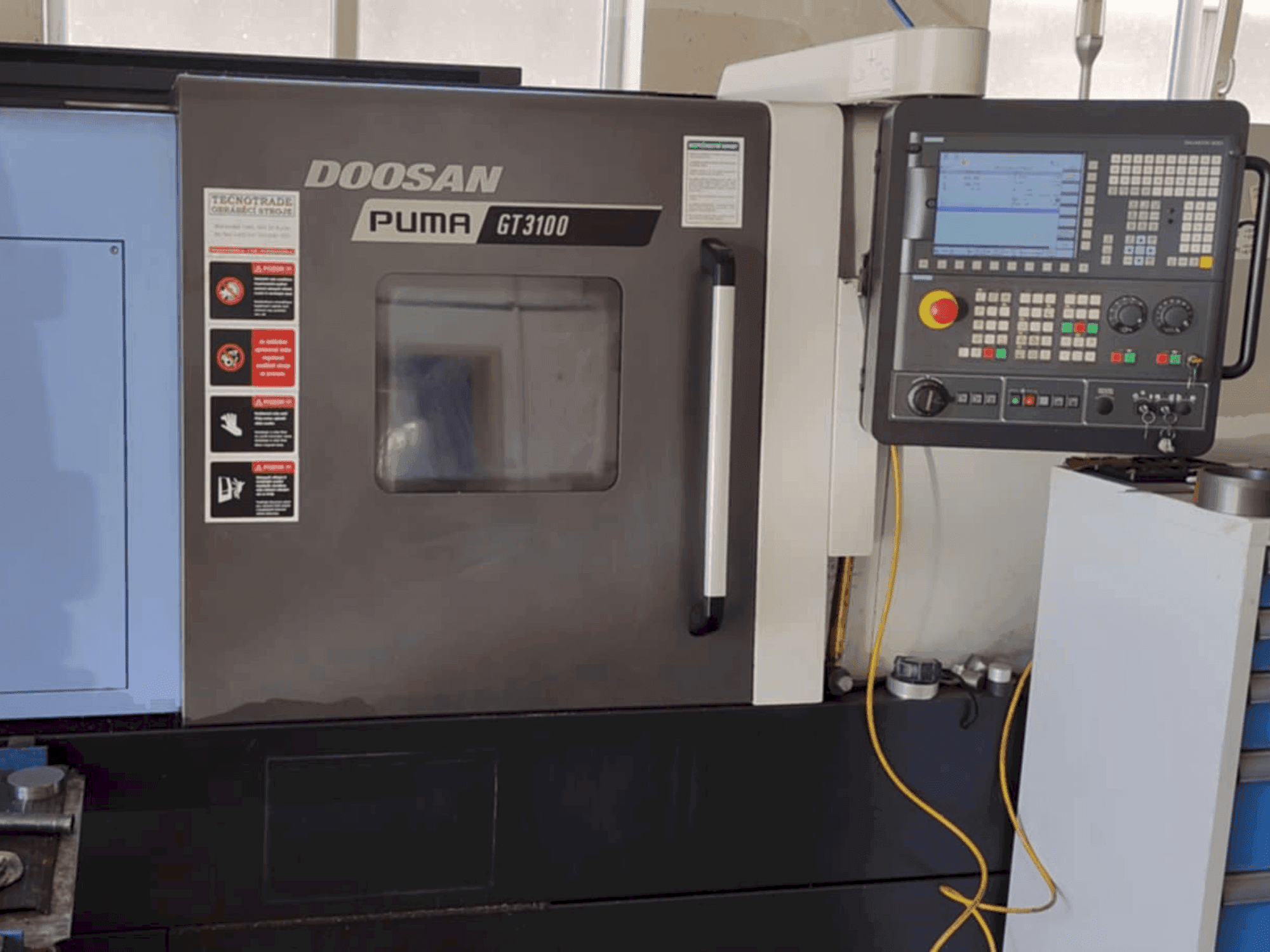DOOSAN Puma GT3100 Mašinos vaizdas iš priekio