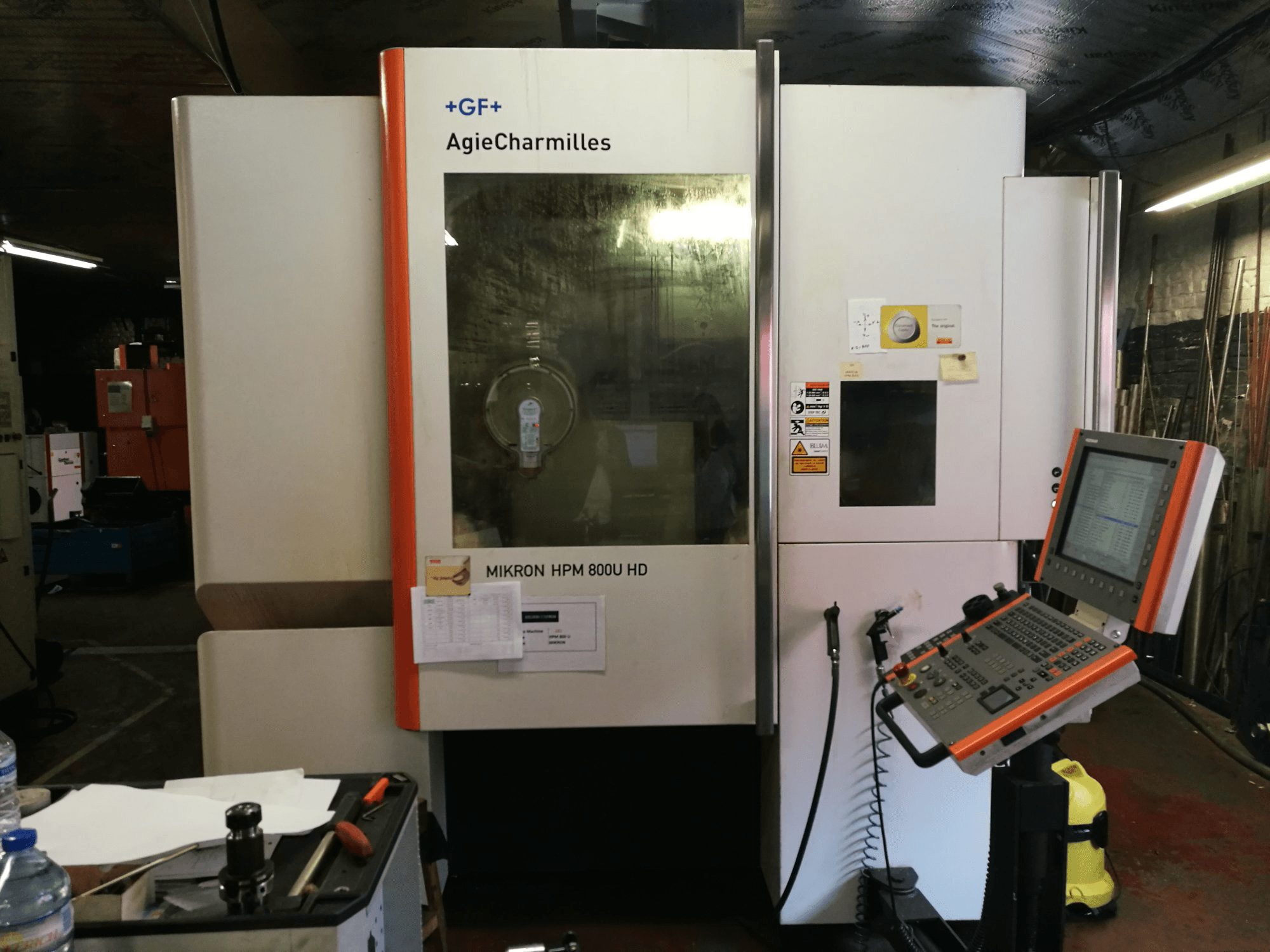 AgieCharmilles MIKRON HPM 800U HD Mašinos vaizdas iš priekio