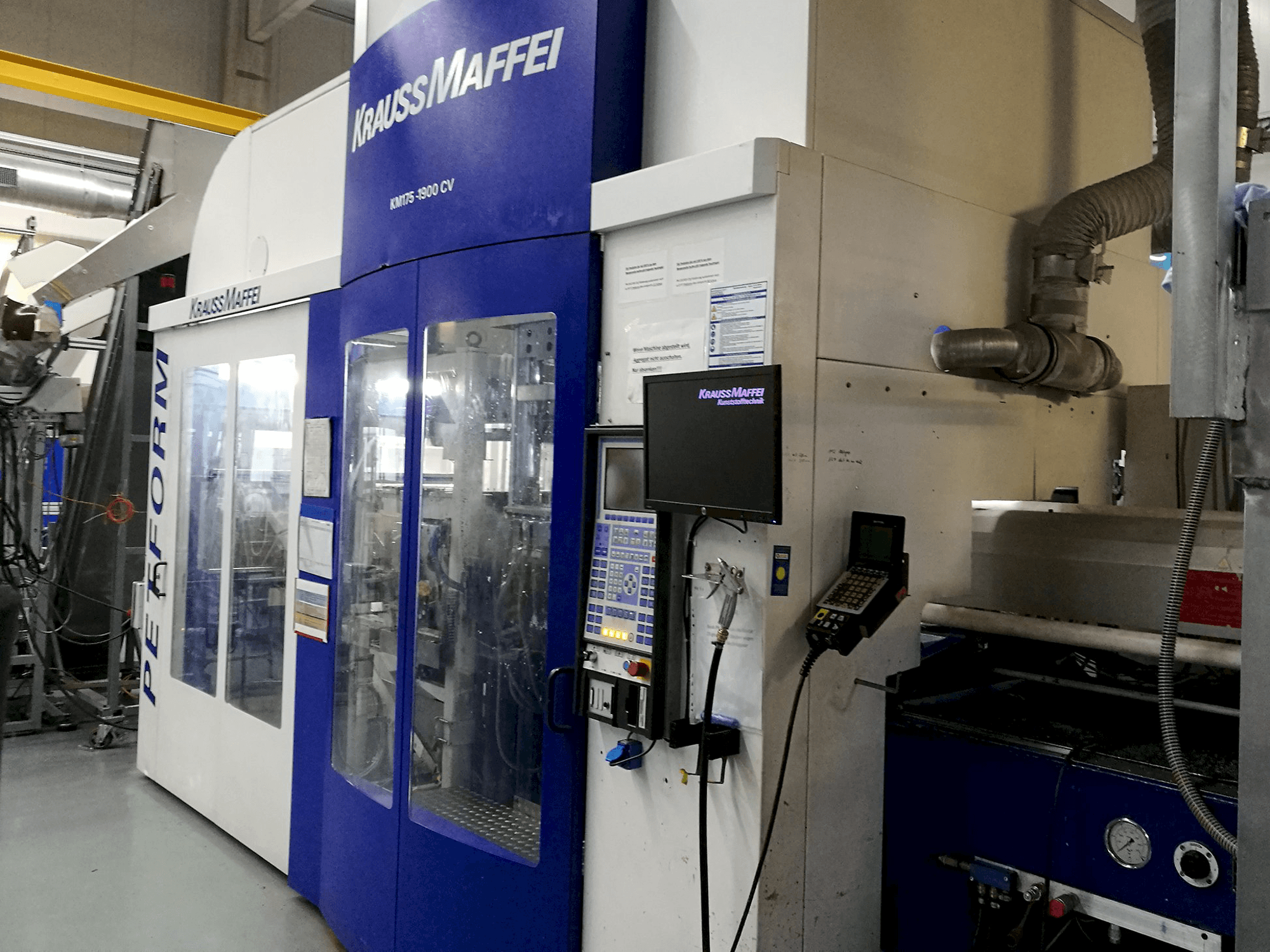 Krauss Maffei Mašinos dešinės pusės vaizdas175-1900 CV