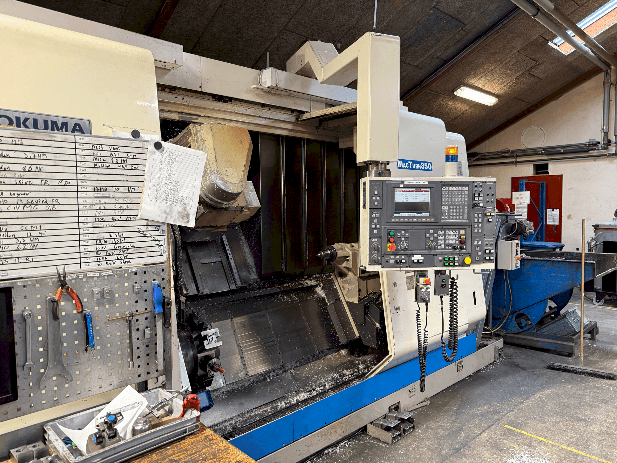 Okuma MacTurn 350 Mašinos vaizdas iš priekio