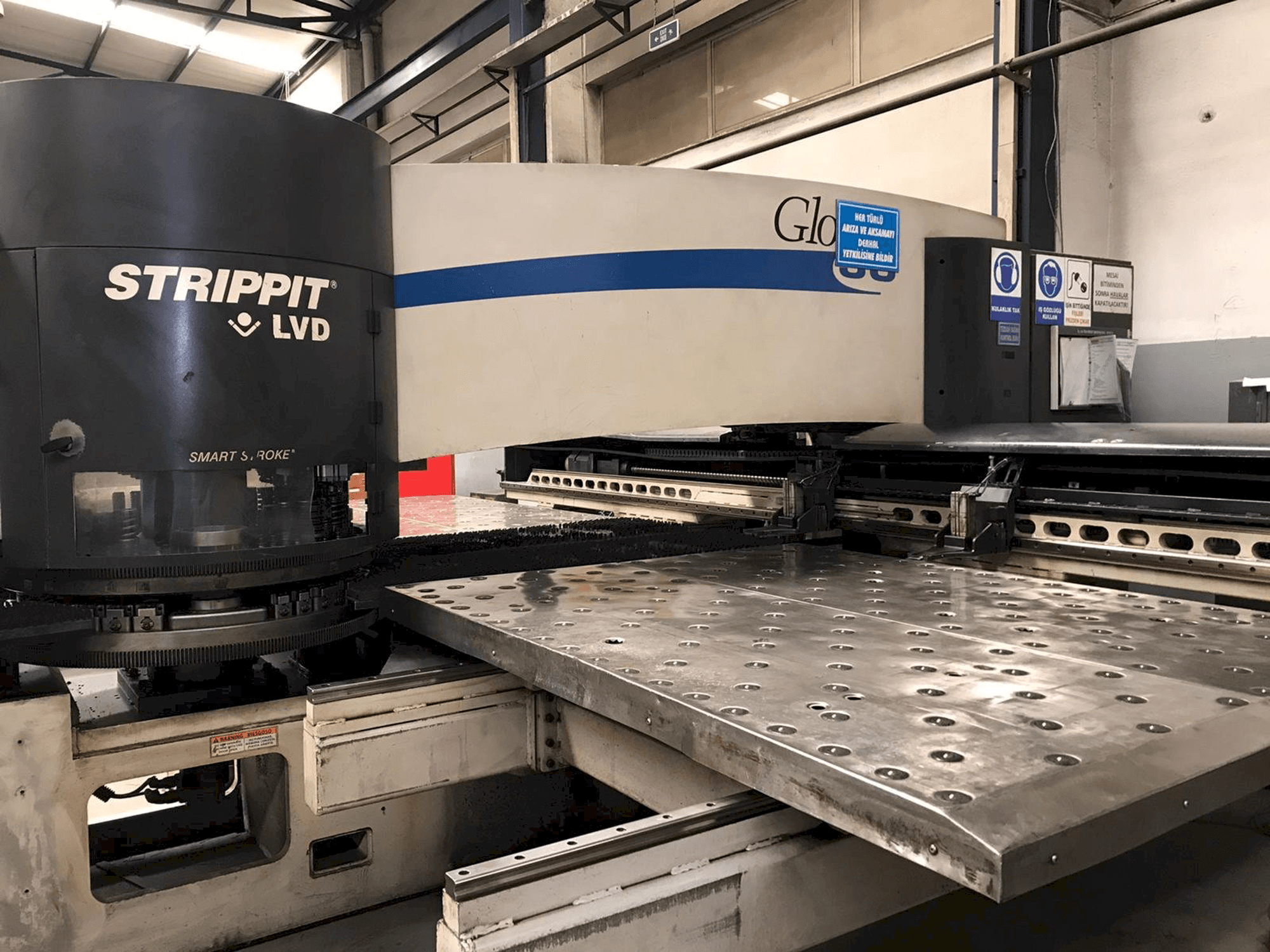 LVD STRIPPIT Global 30 1525 Mašinos vaizdas iš priekio