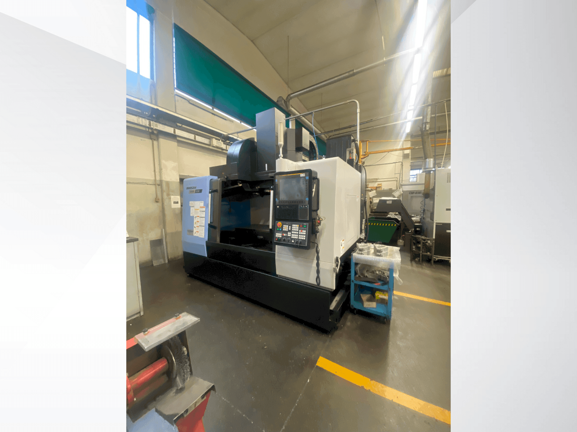 DOOSAN DNM 5700 Mašinos vaizdas iš priekio