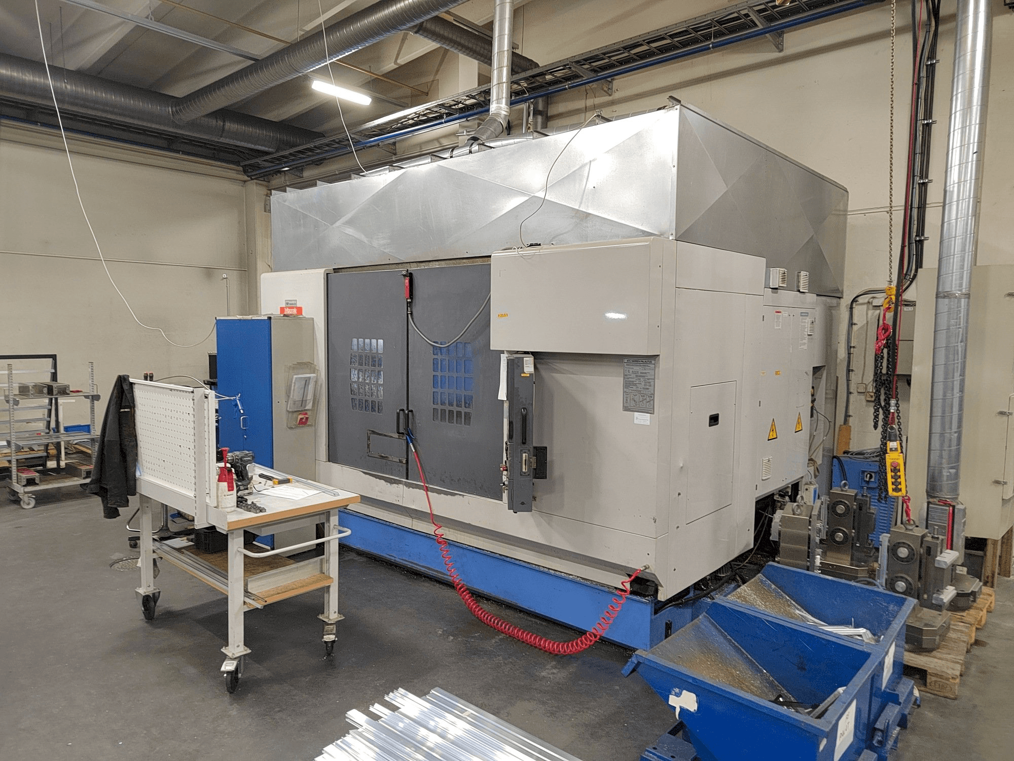 Mazak VTC-300C Mašinos vaizdas iš priekio