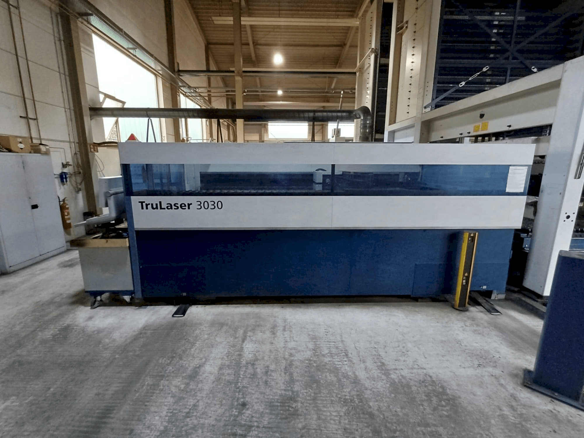 TRUMPF TruLaser 3030 Mašinos vaizdas iš priekio