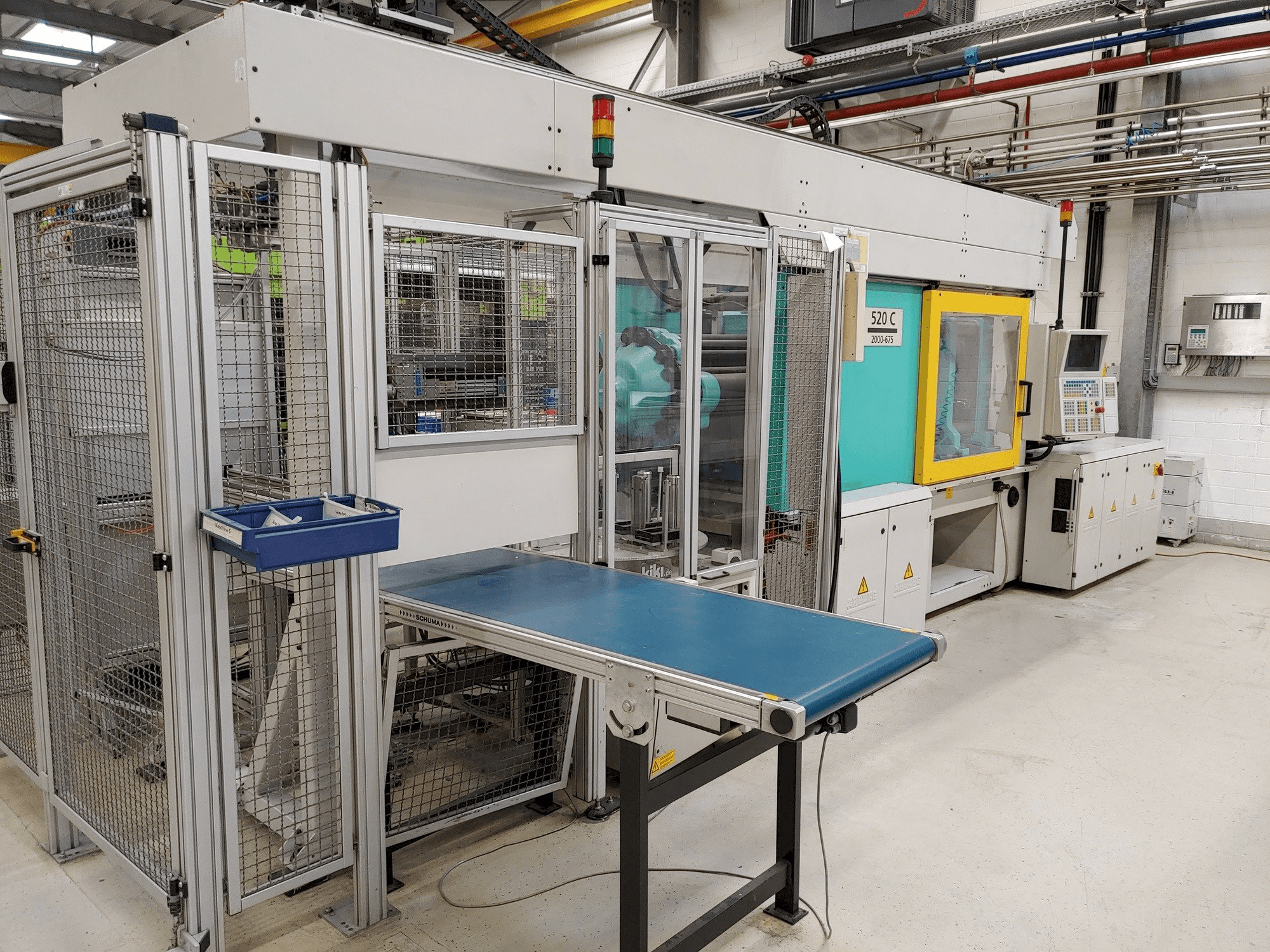 Arburg Allrounder 520 C 2000-675 Mašinos vaizdas iš priekio