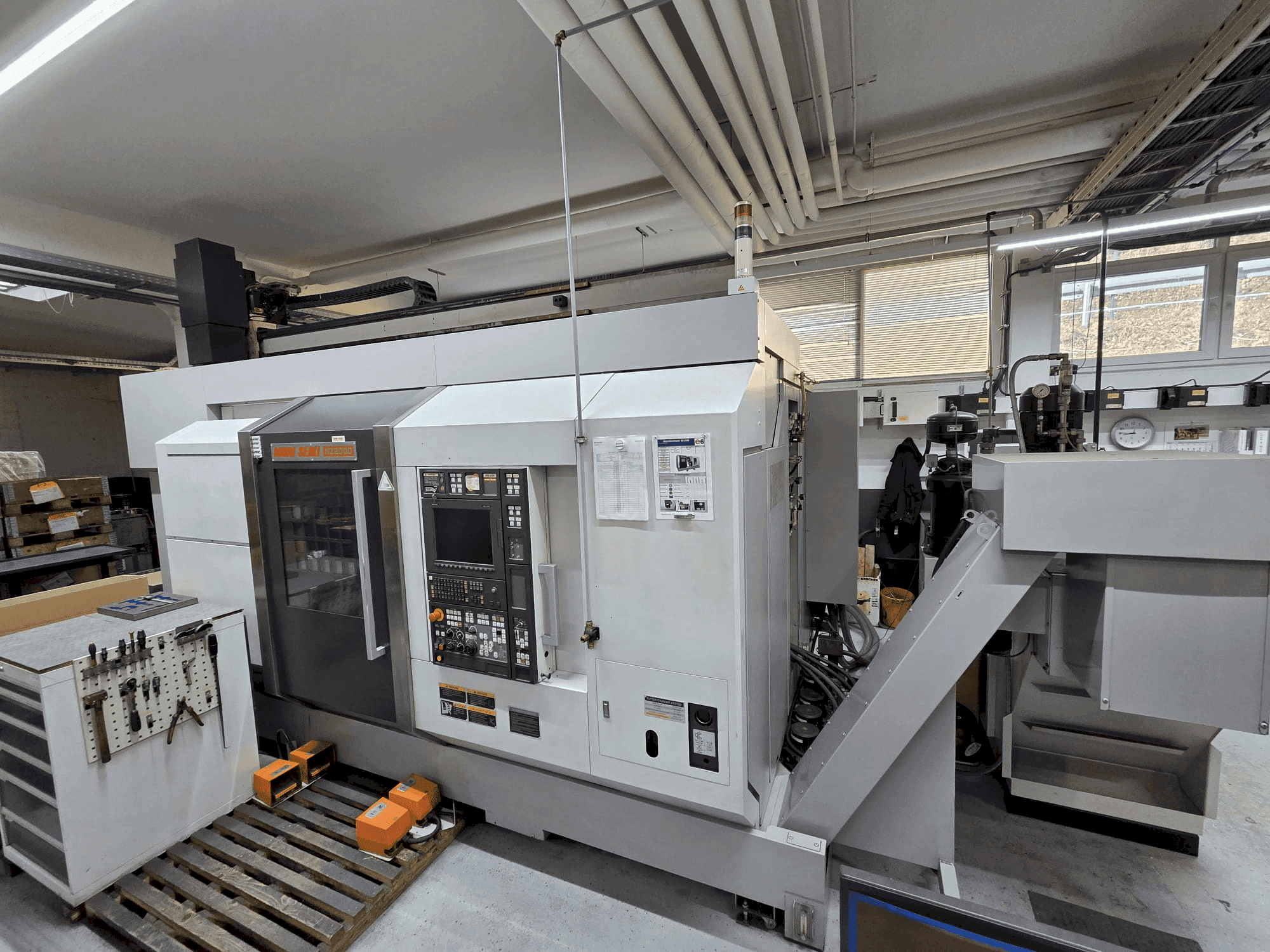 DMG Seiki NZ2000 Mašinos vaizdas iš priekio