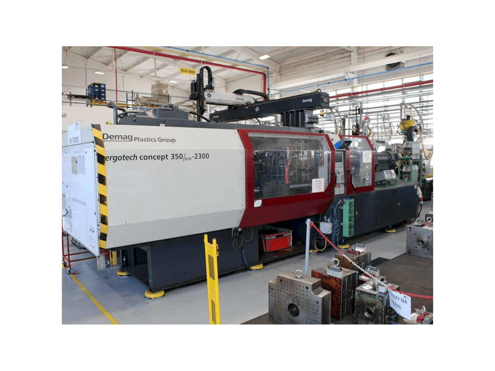 DEMAG Ergotech 350/810-2300 Mašinos vaizdas iš kairės pusės